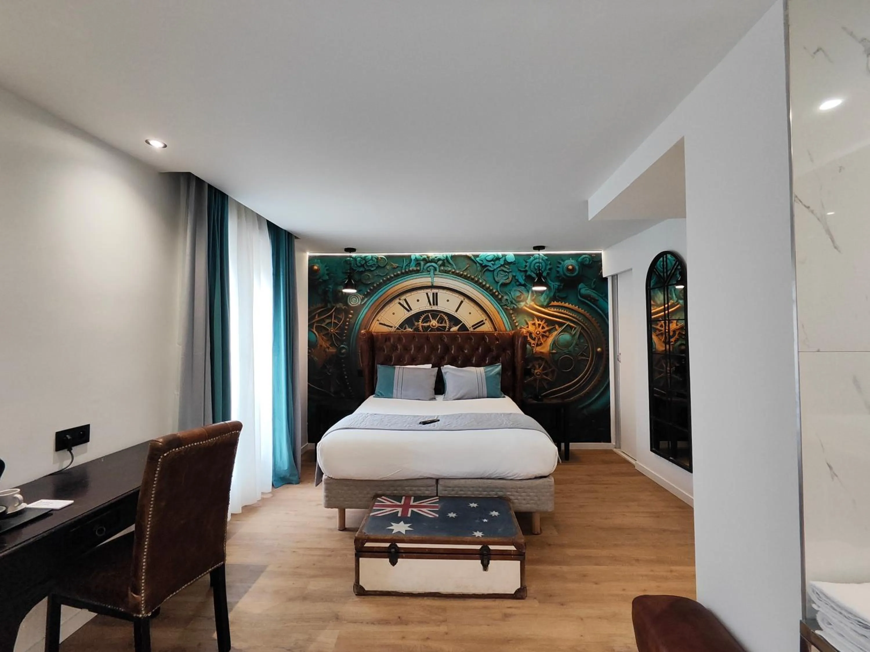 Photo of the whole room, Bed in Atelier Montparnasse Hôtel
