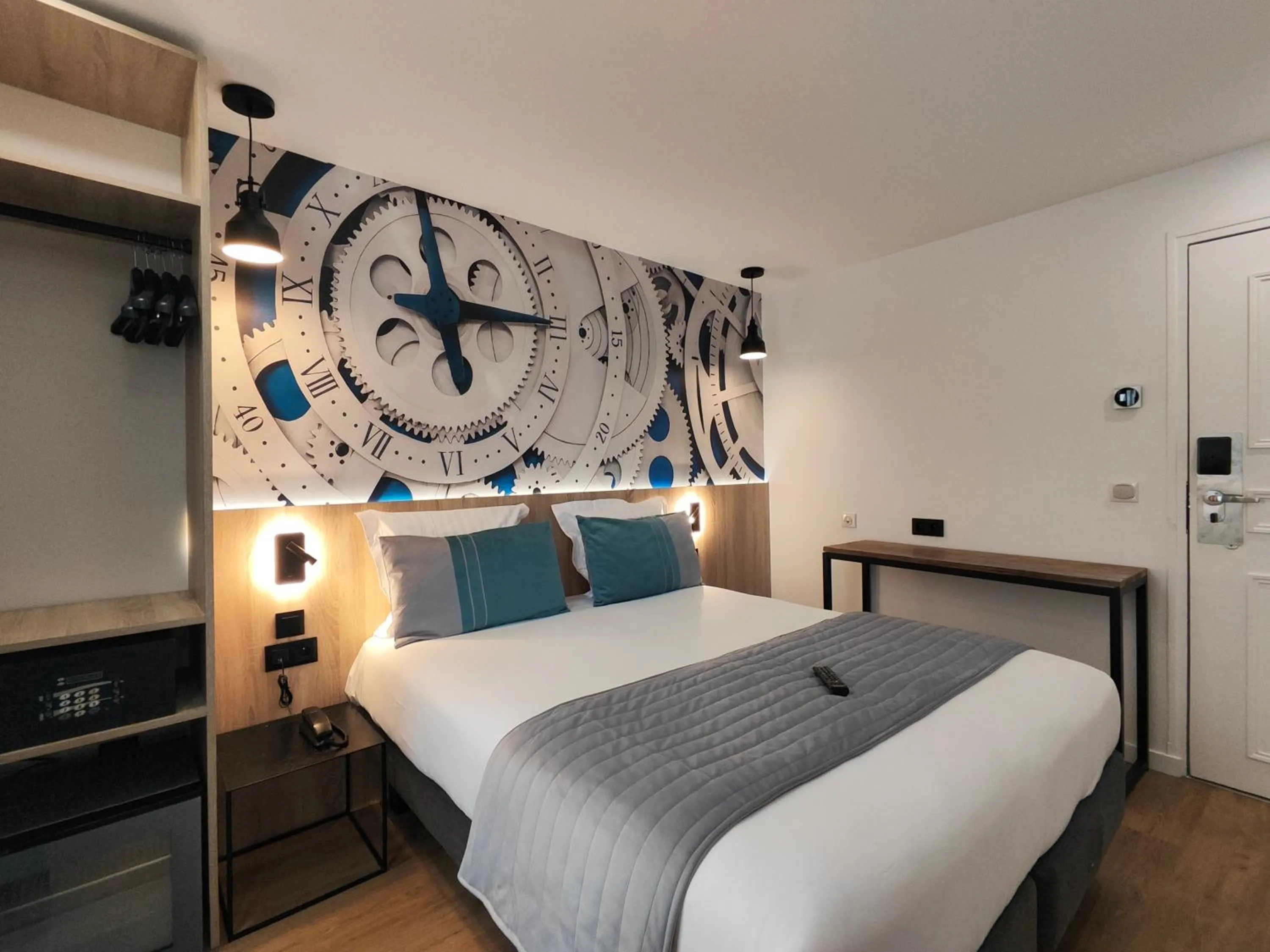 Photo of the whole room, Bed in Atelier Montparnasse Hôtel