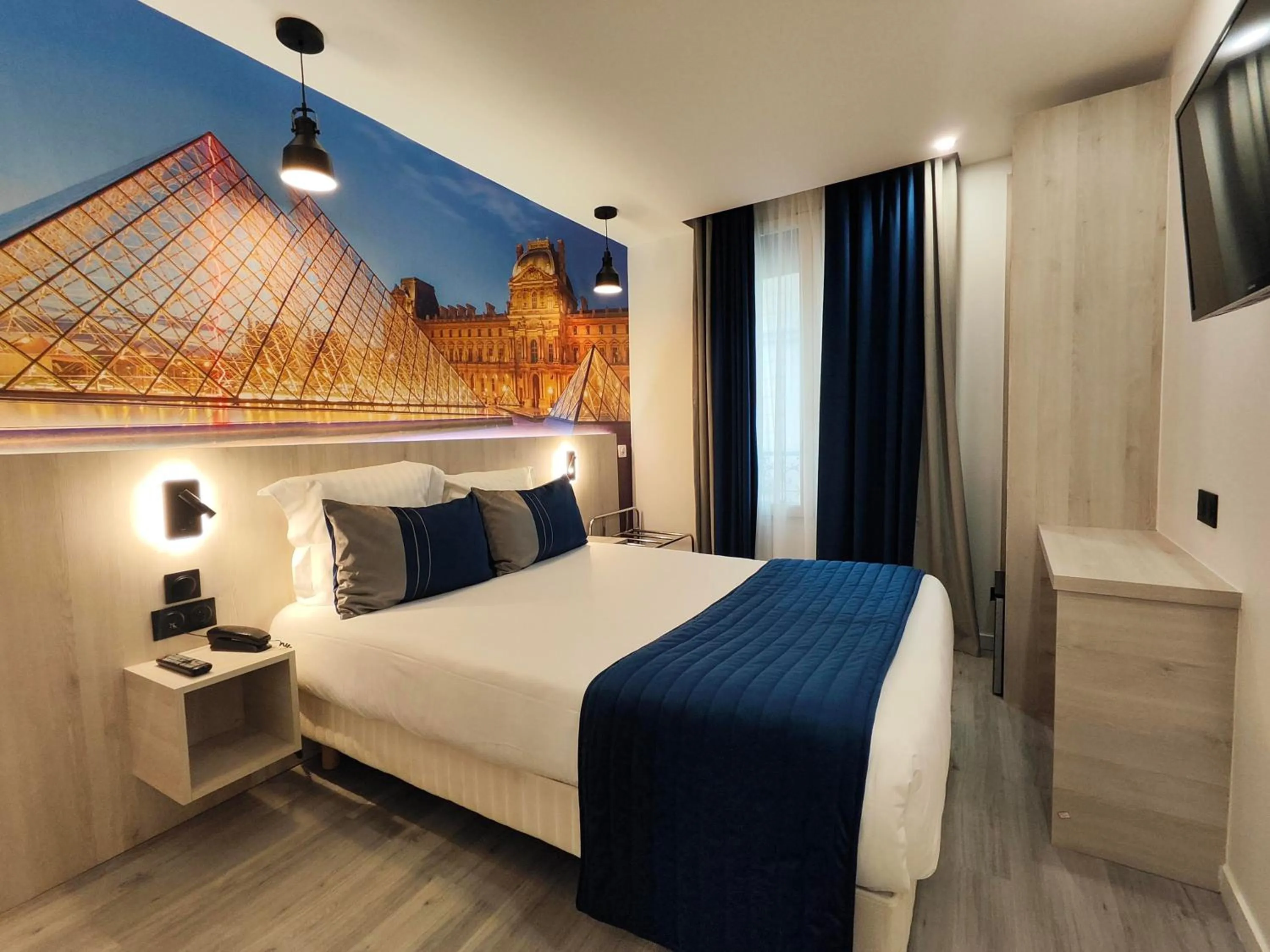 Photo of the whole room, Bed in Atelier Montparnasse Hôtel