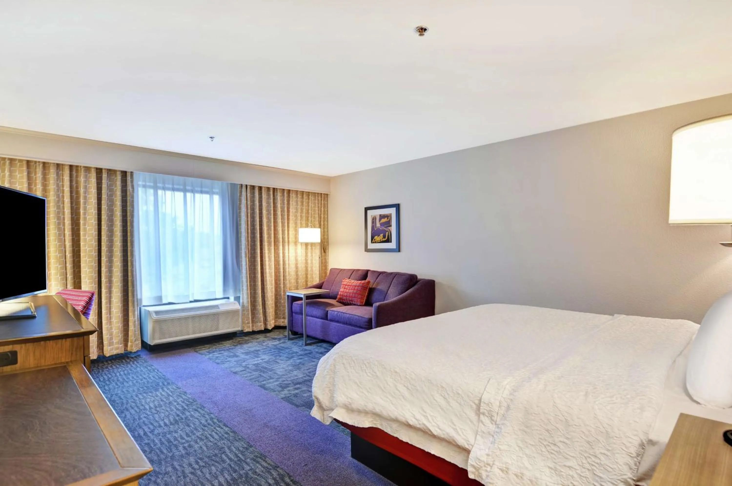 Bedroom, Bed in Hampton Inn Suites Ashland, Ohio