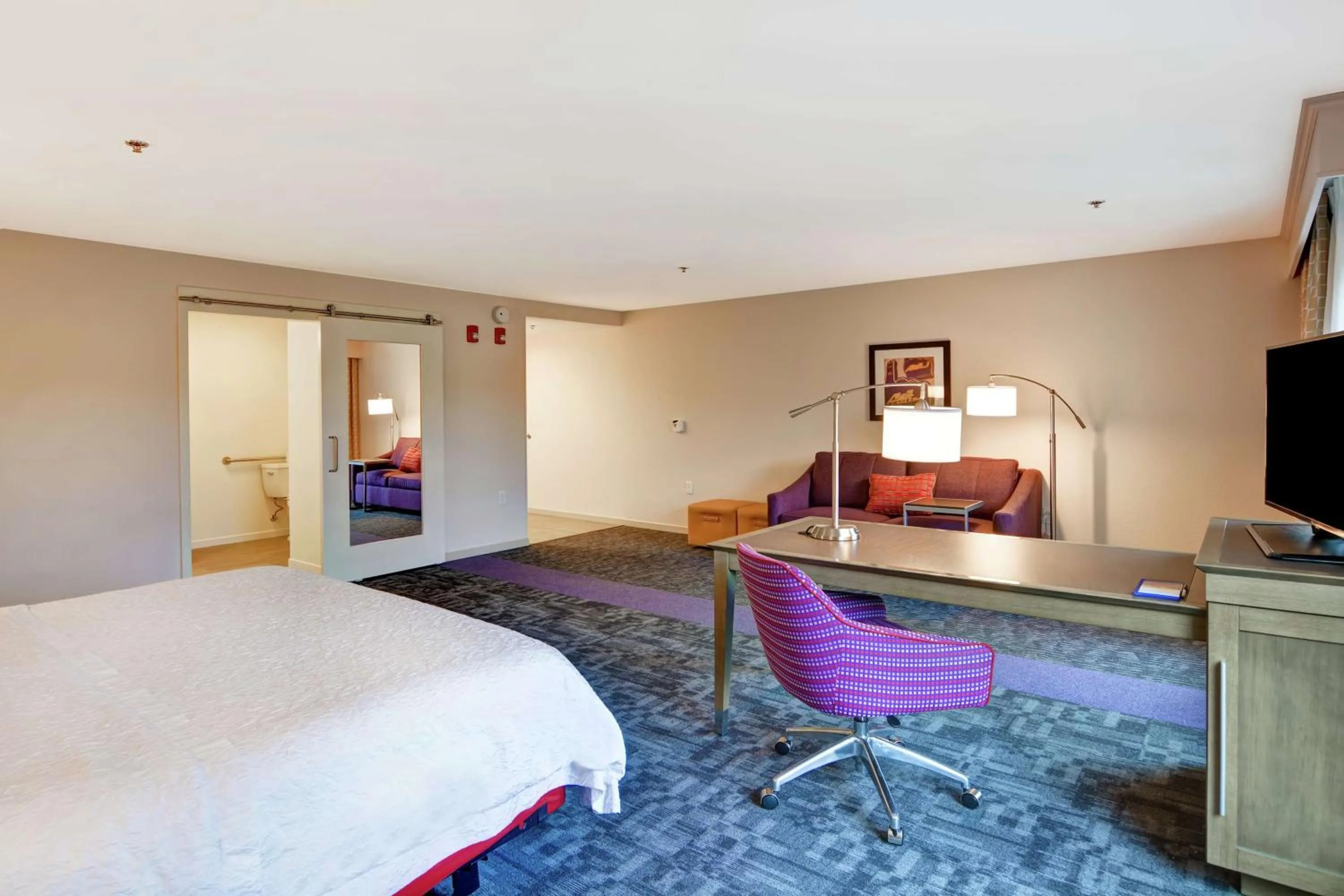 Bedroom, Bed in Hampton Inn Suites Ashland, Ohio