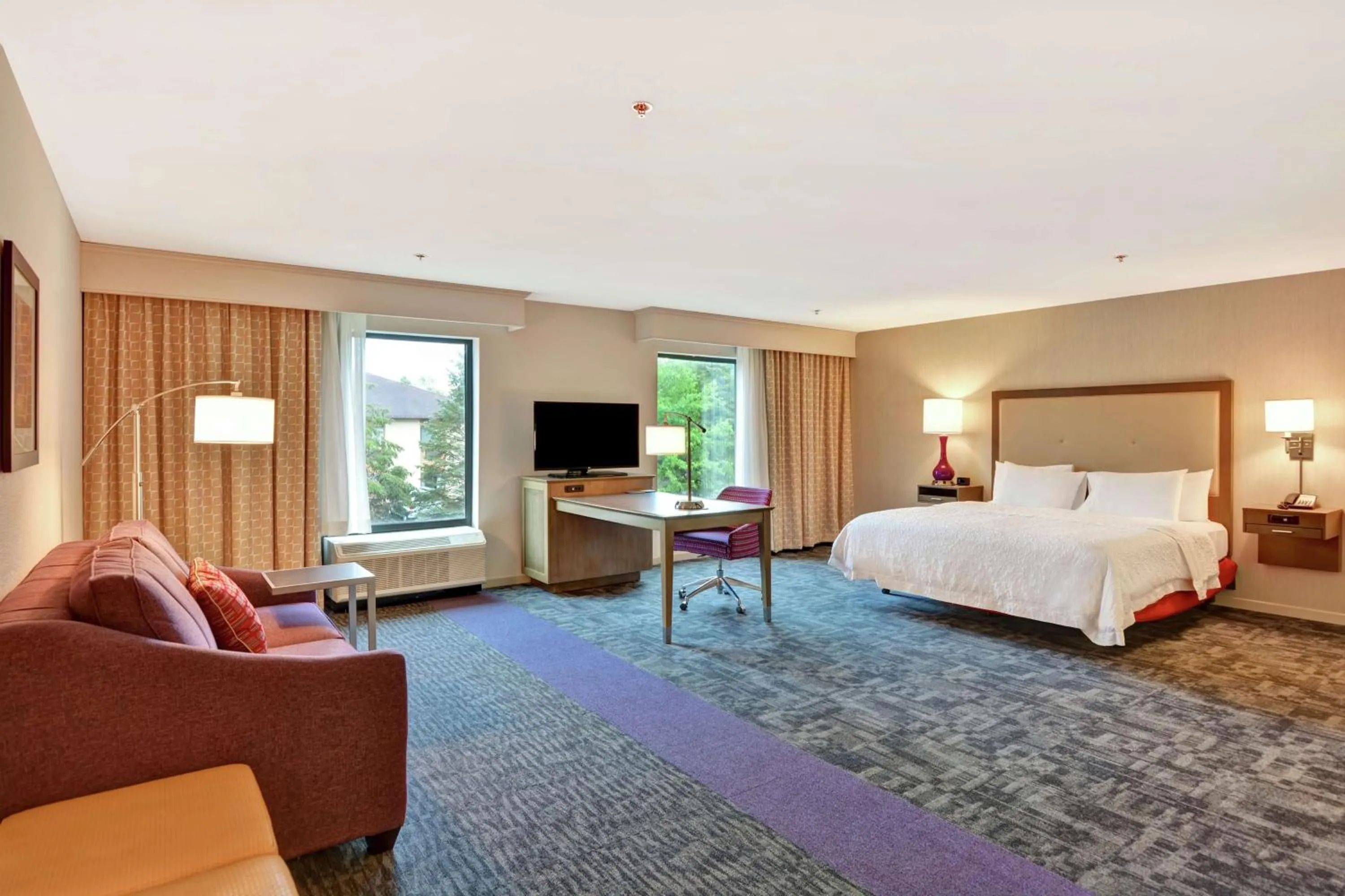 Bedroom, Bed in Hampton Inn Suites Ashland, Ohio