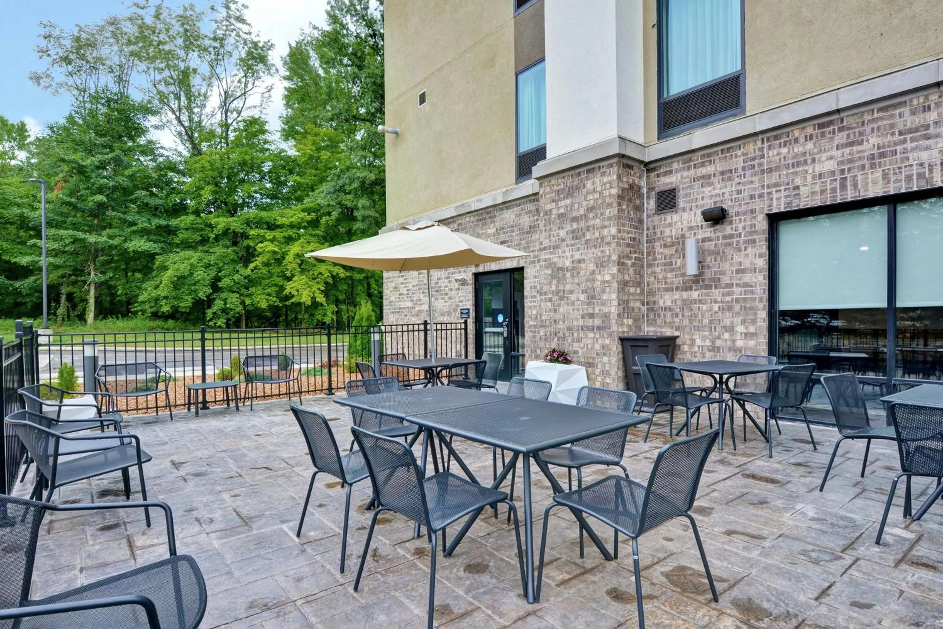 Patio in Hampton Inn Suites Ashland, Ohio