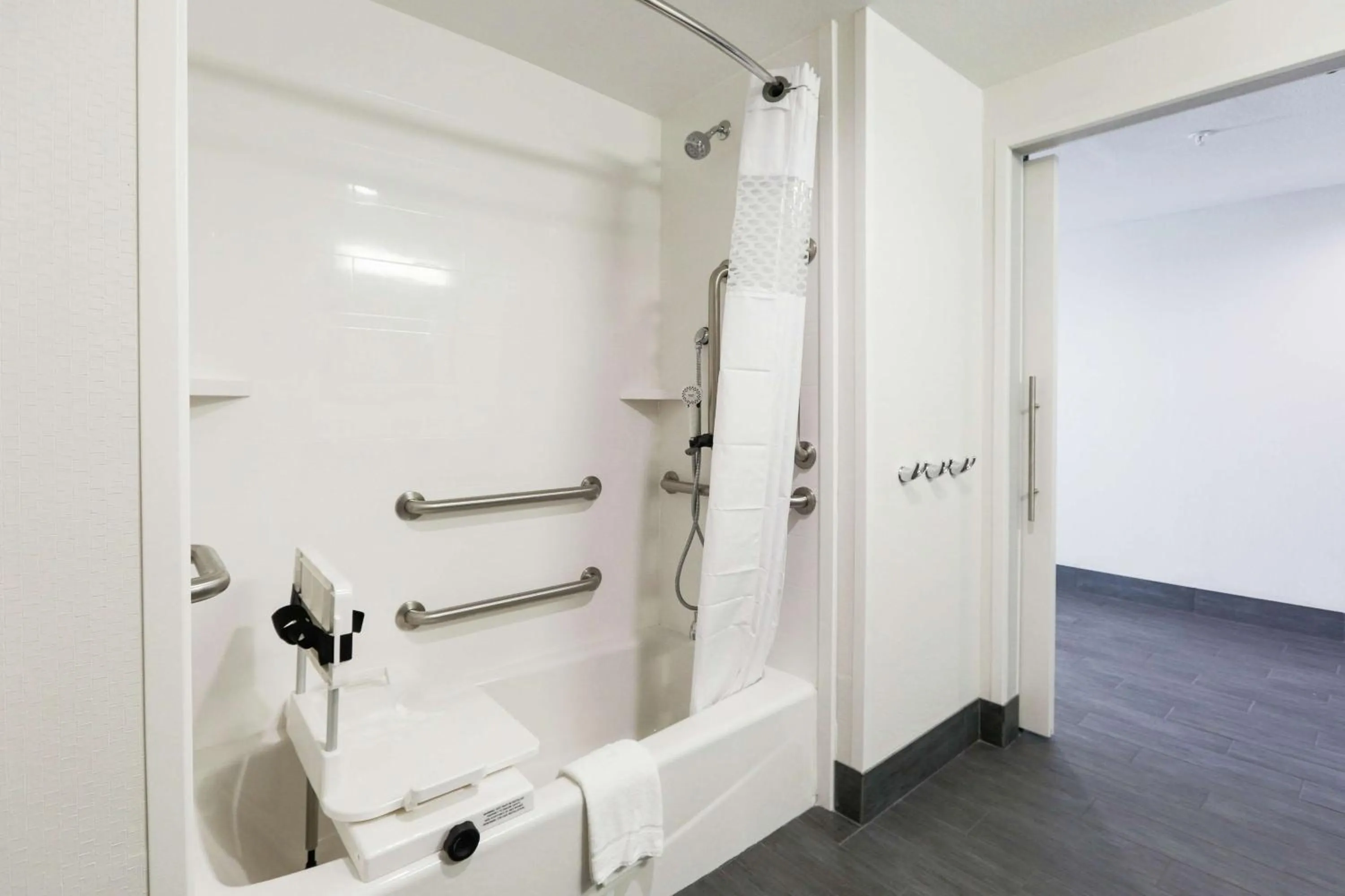 Bathroom in Hampton Inn El Reno Ok