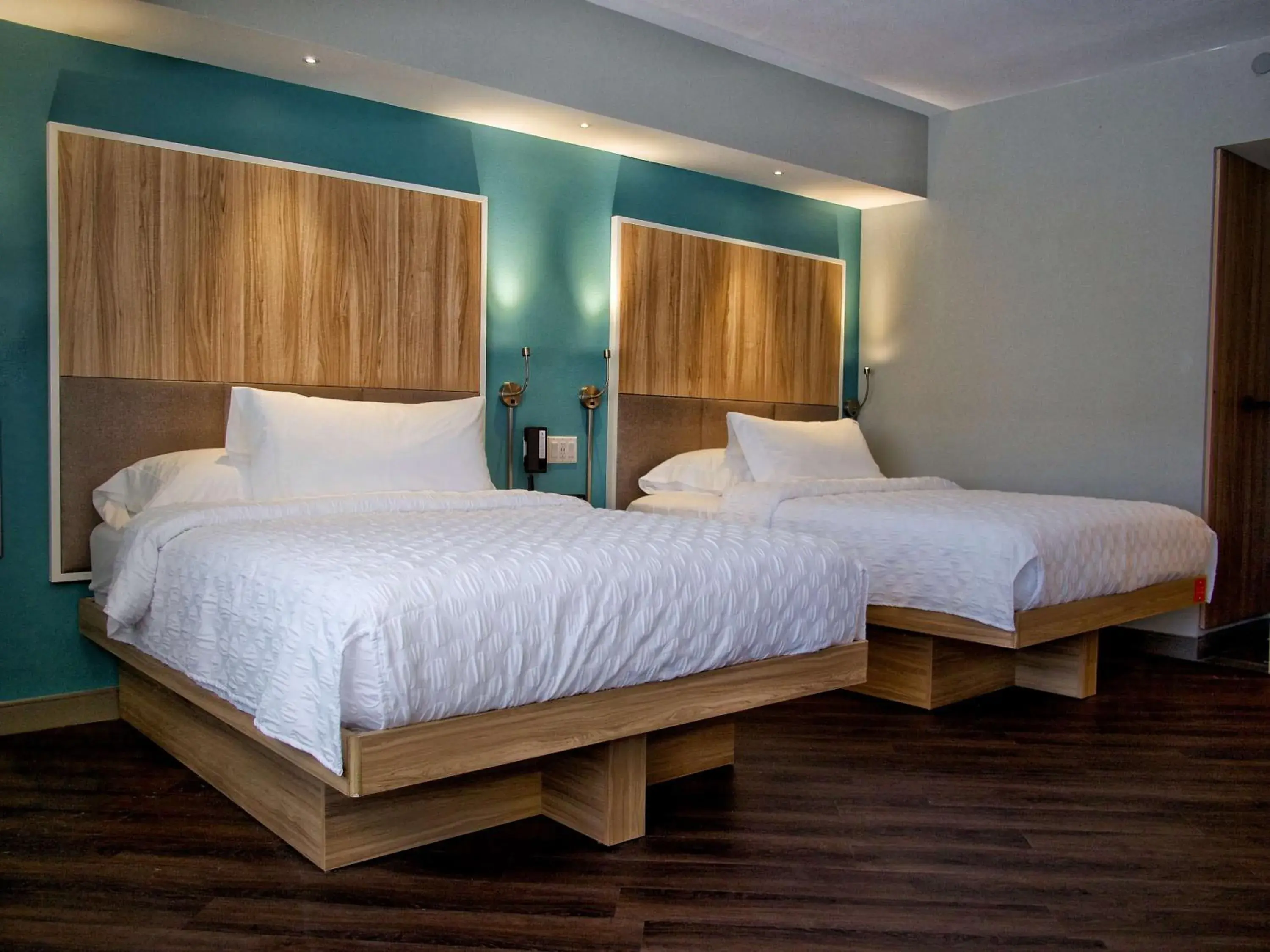 Queen Room with Two Queen Beds - Hearing Access in Tru By Hilton Oklahoma City Airport, Ok Queen Room with Two Queen Beds - Hearing Access in Tru By Hilton Oklahoma City Airport, Ok