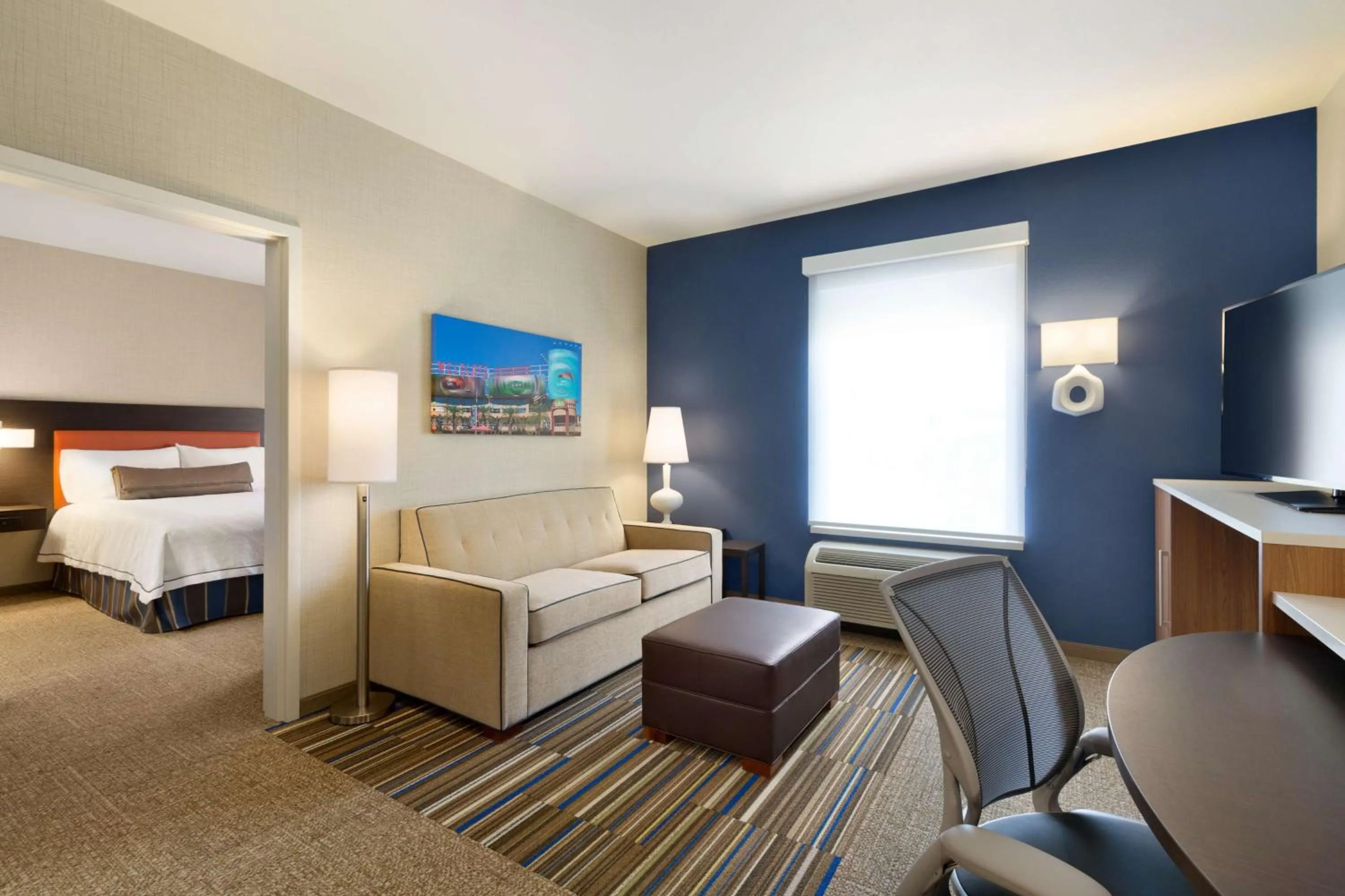 Bedroom, Bed in Home2 Suites By Hilton Glendale Westgate