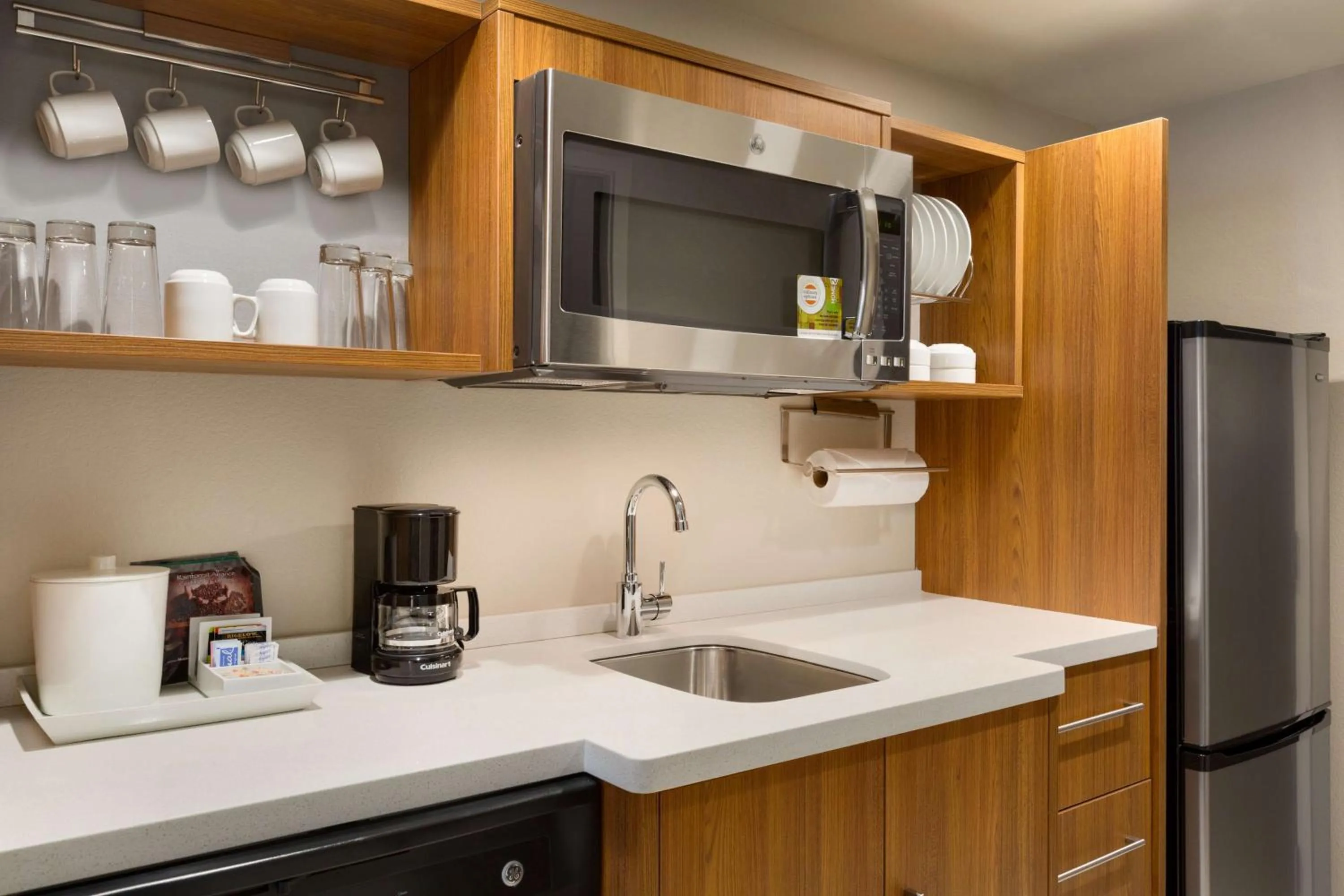Kitchen or kitchenette in Home2 Suites By Hilton Glendale Westgate