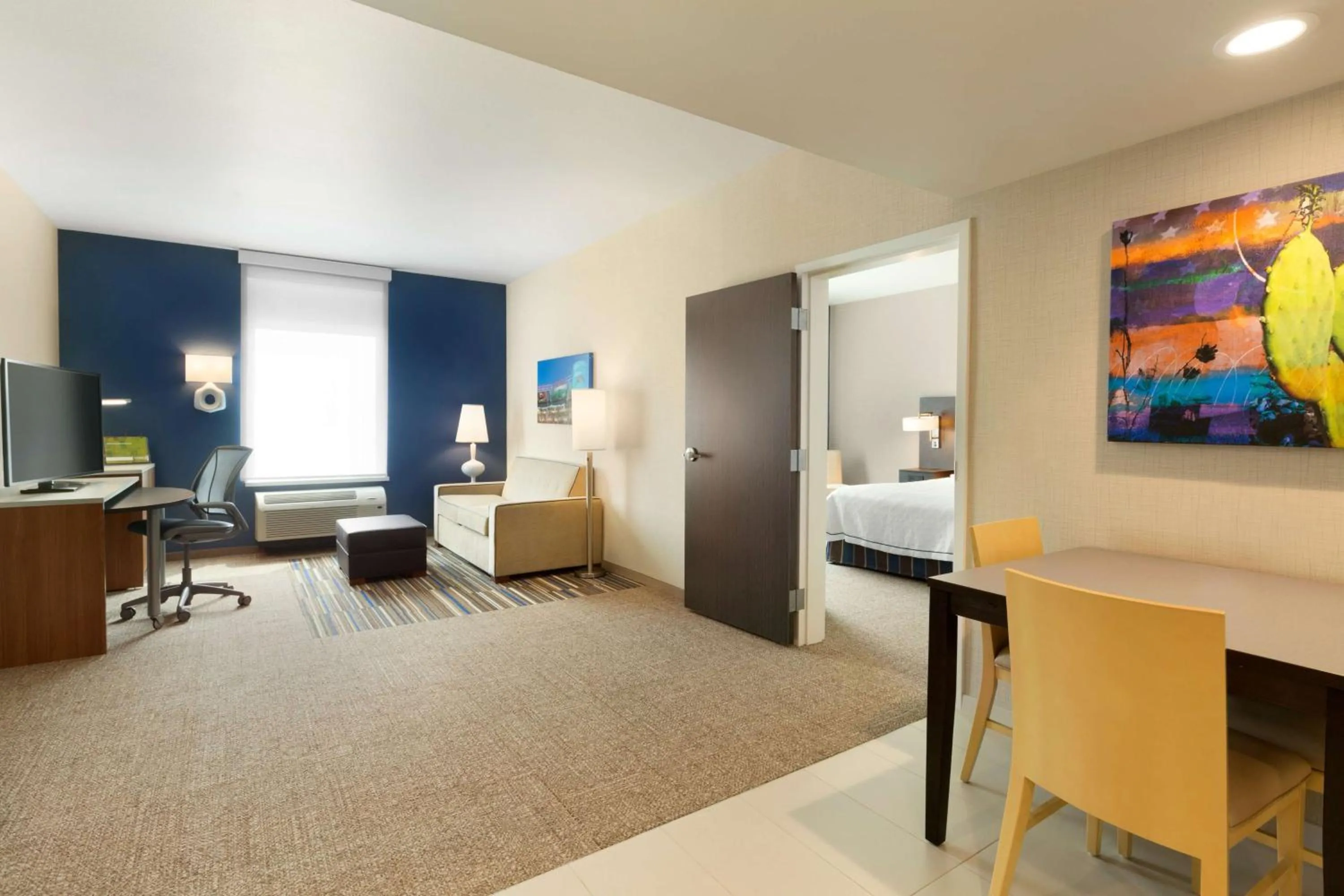 Living room, Bed in Home2 Suites By Hilton Glendale Westgate