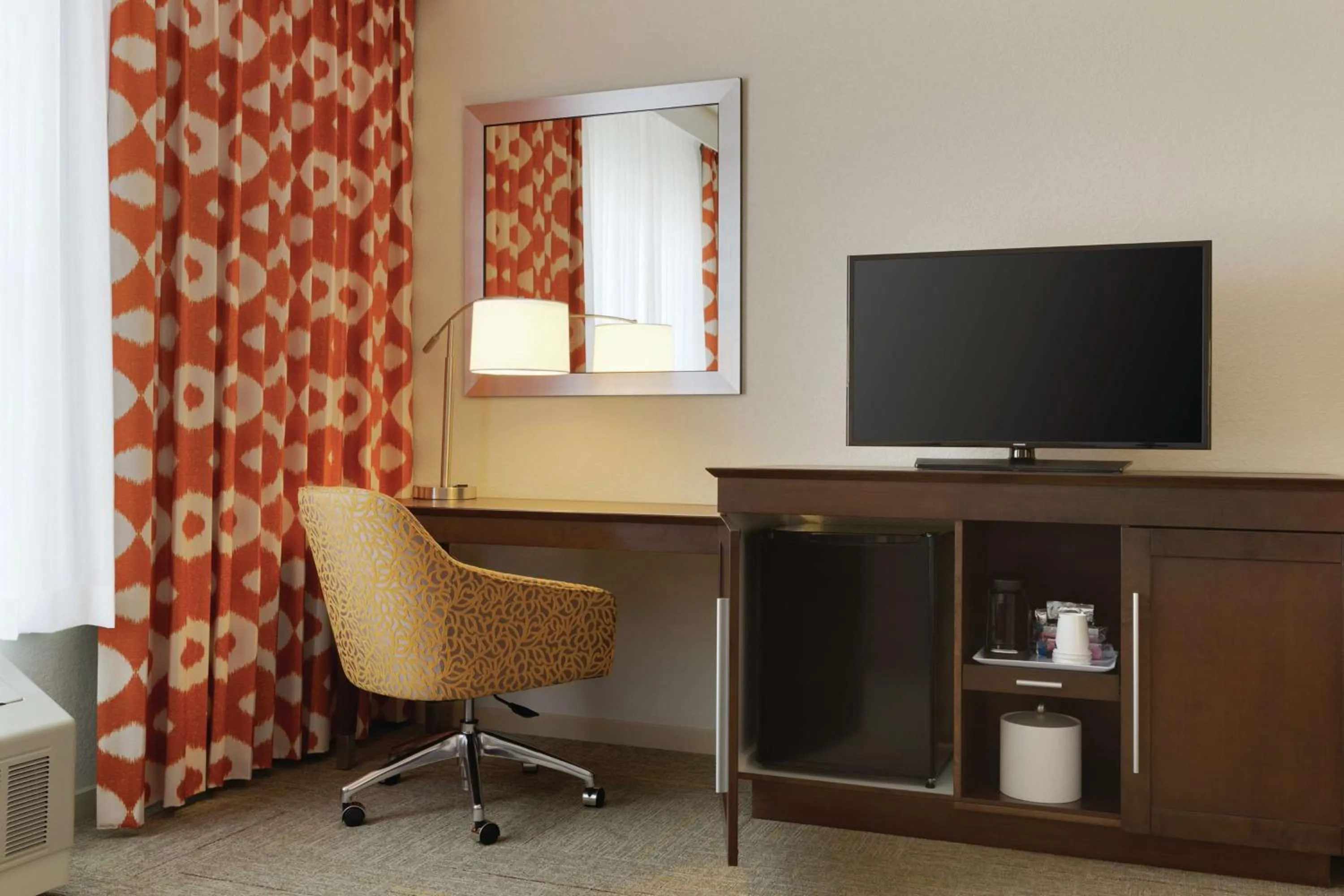 Bedroom in Hampton Inn, St. Albans Vt