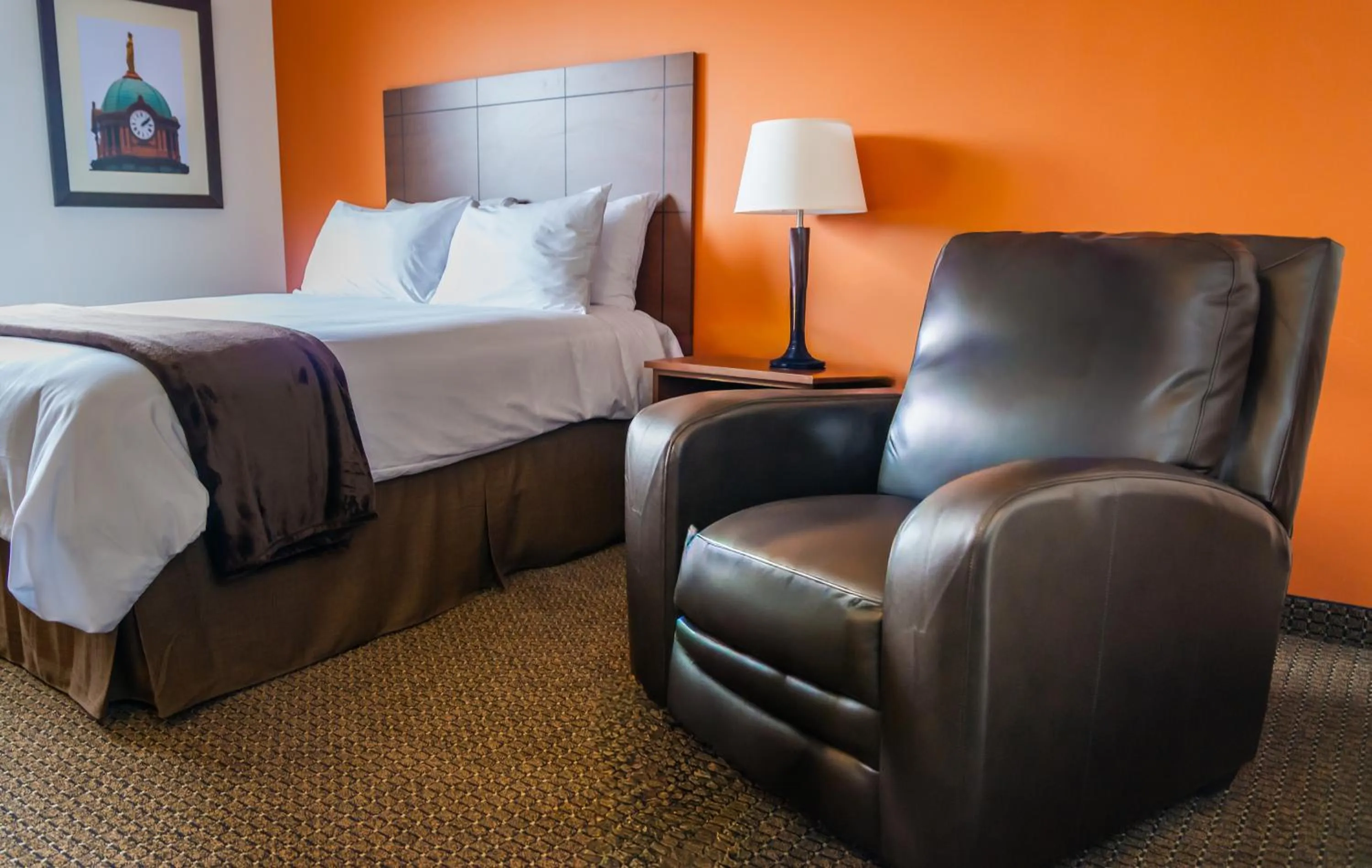 Bed in My Place Hotel-Marquette, MI