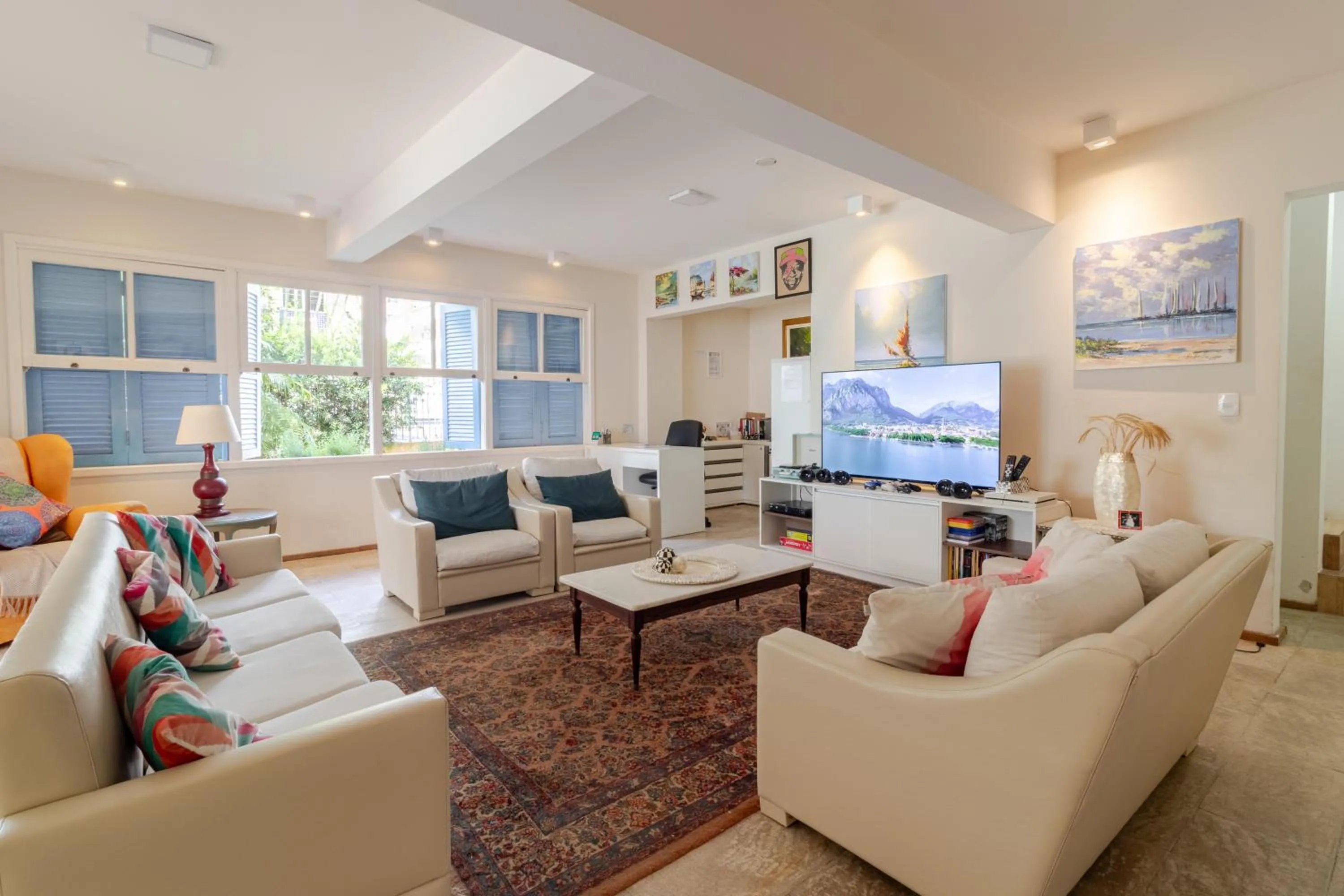 Communal lounge/ TV room in Hospedaria Conceitual