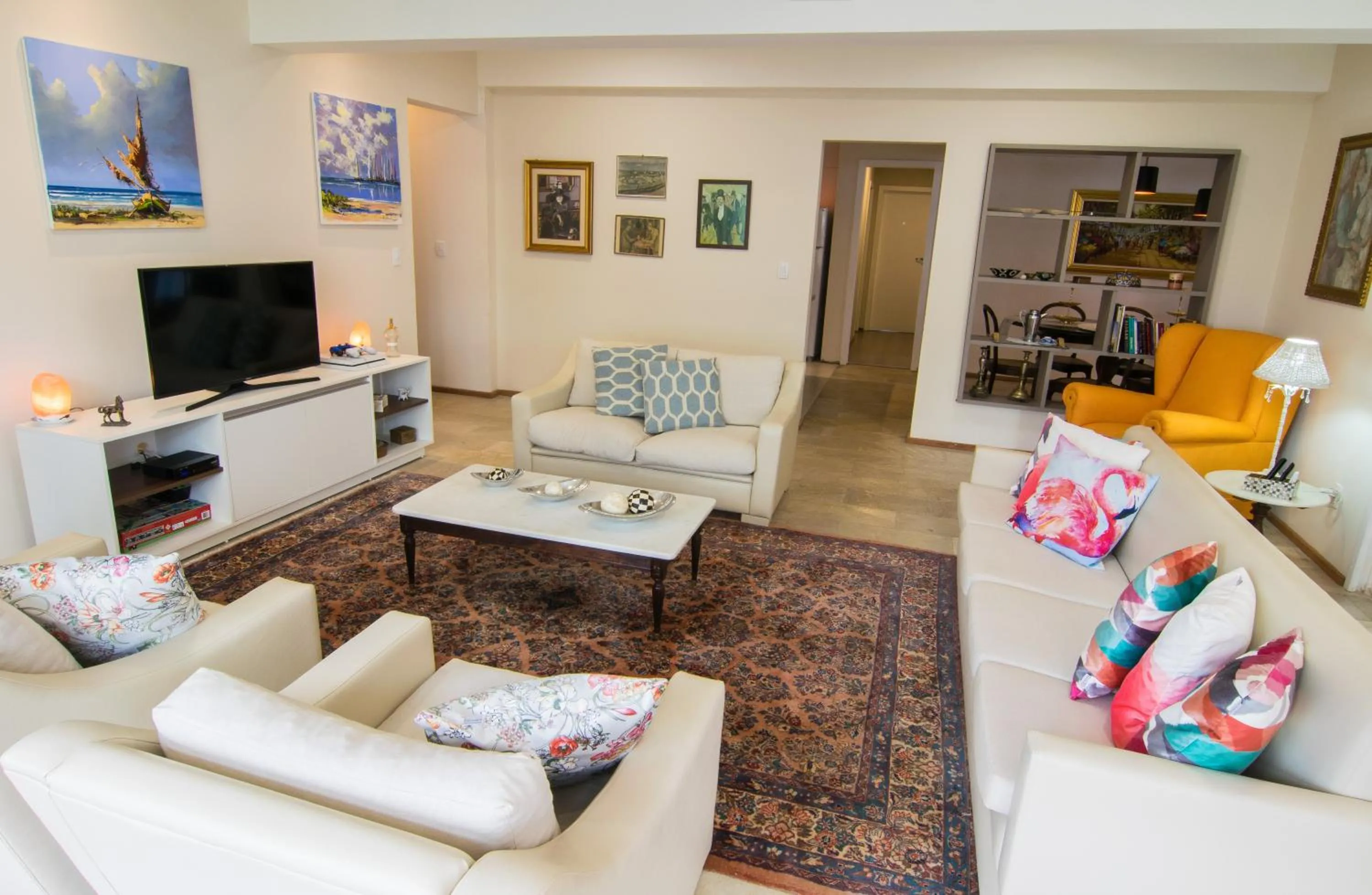 Communal lounge/ TV room in Hospedaria Conceitual