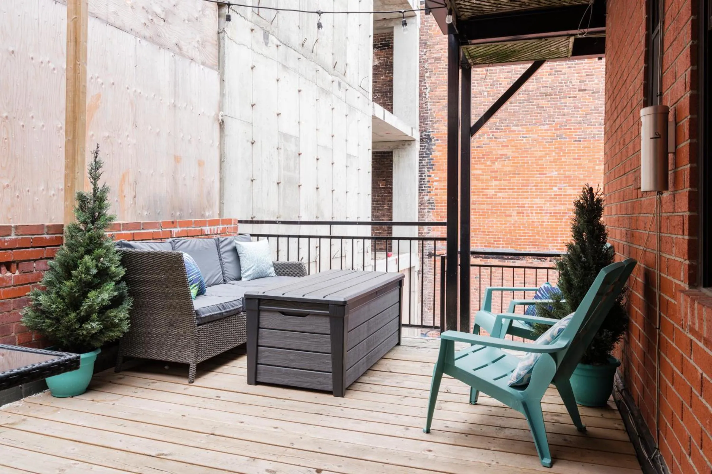 Patio in MTLVacationRentals -The Chic Laurier