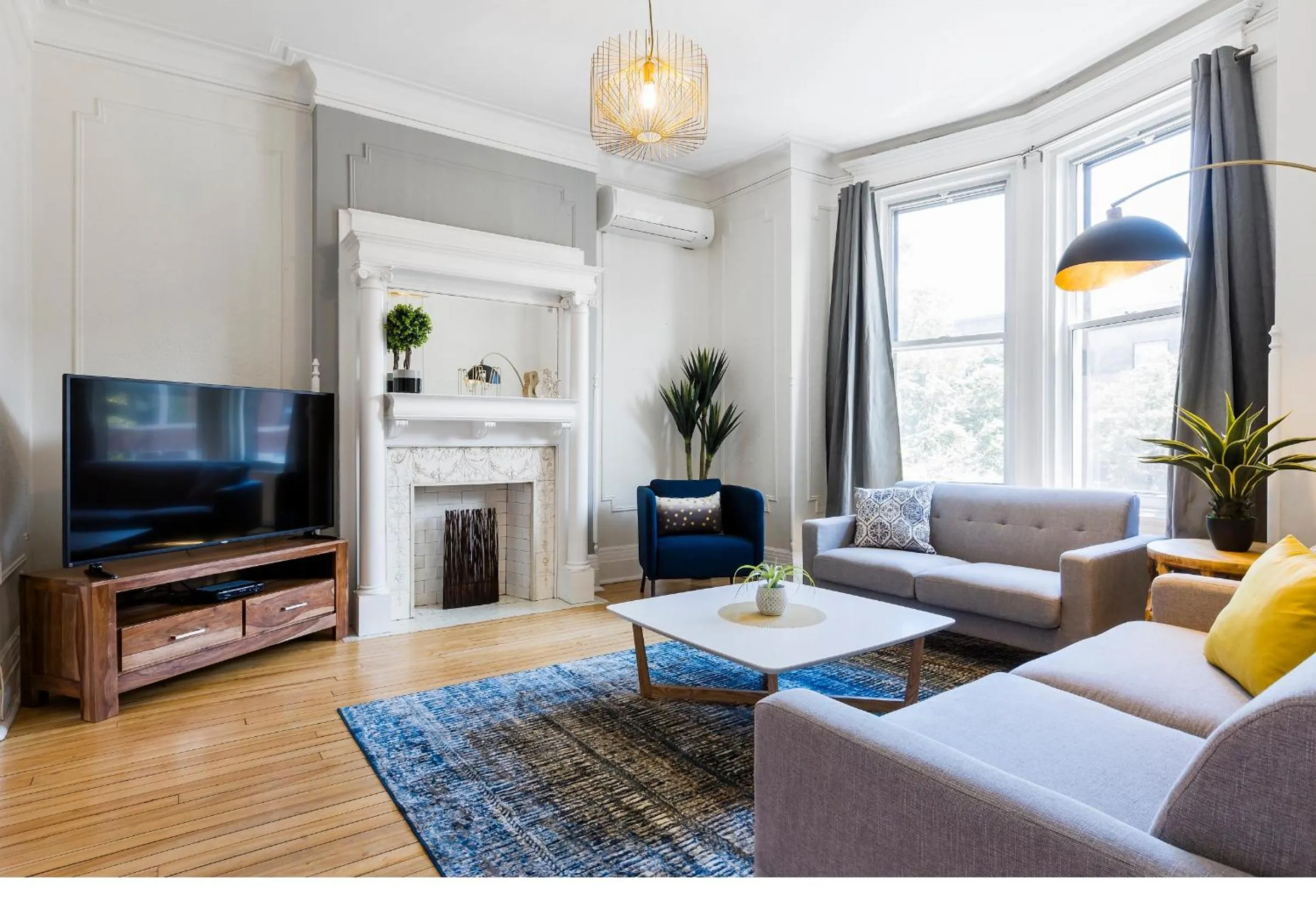 Living room in MTLVacationRentals -The Chic Laurier