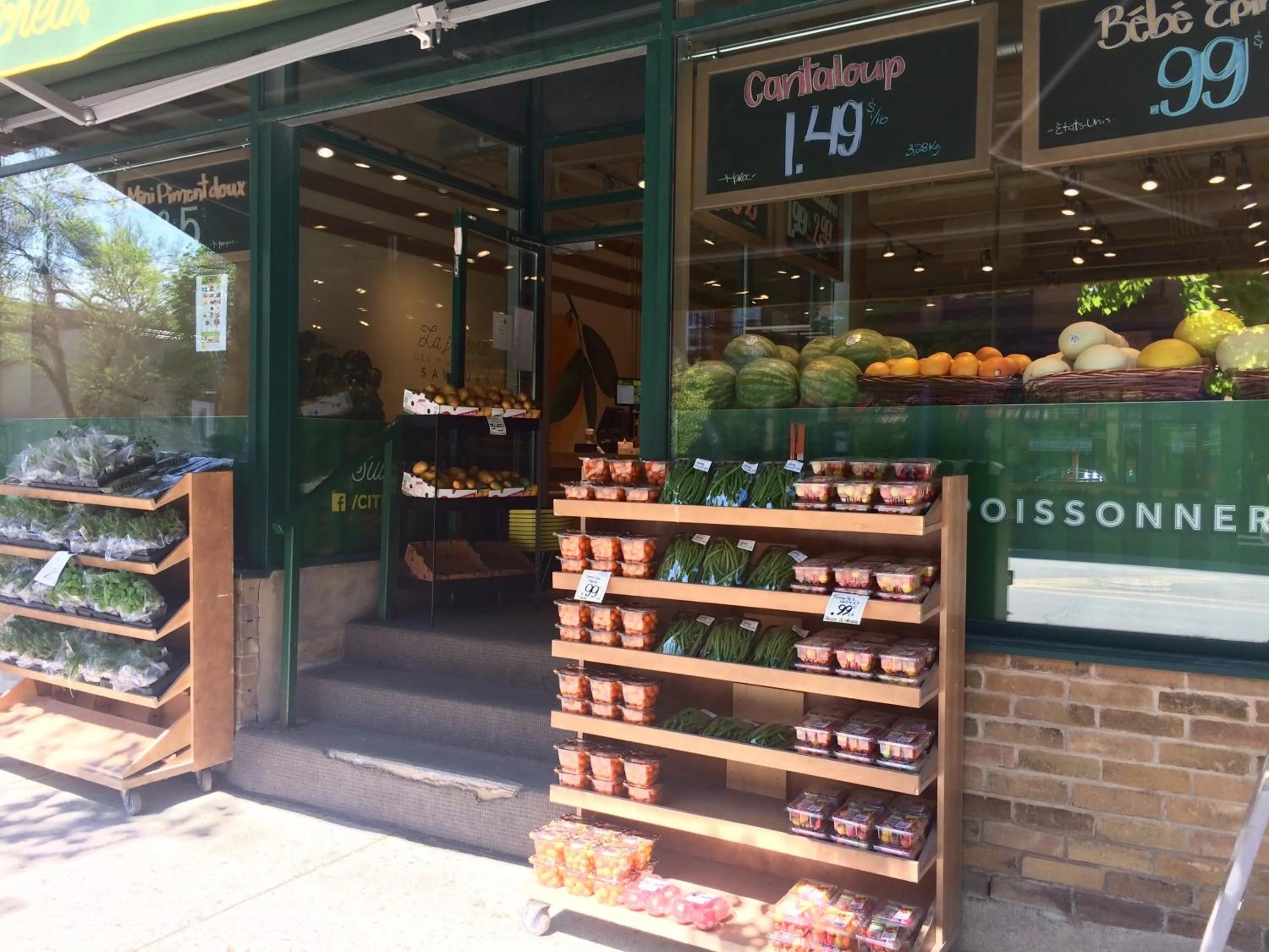 Neighbourhood in MTLVacationRentals -The Chic Laurier