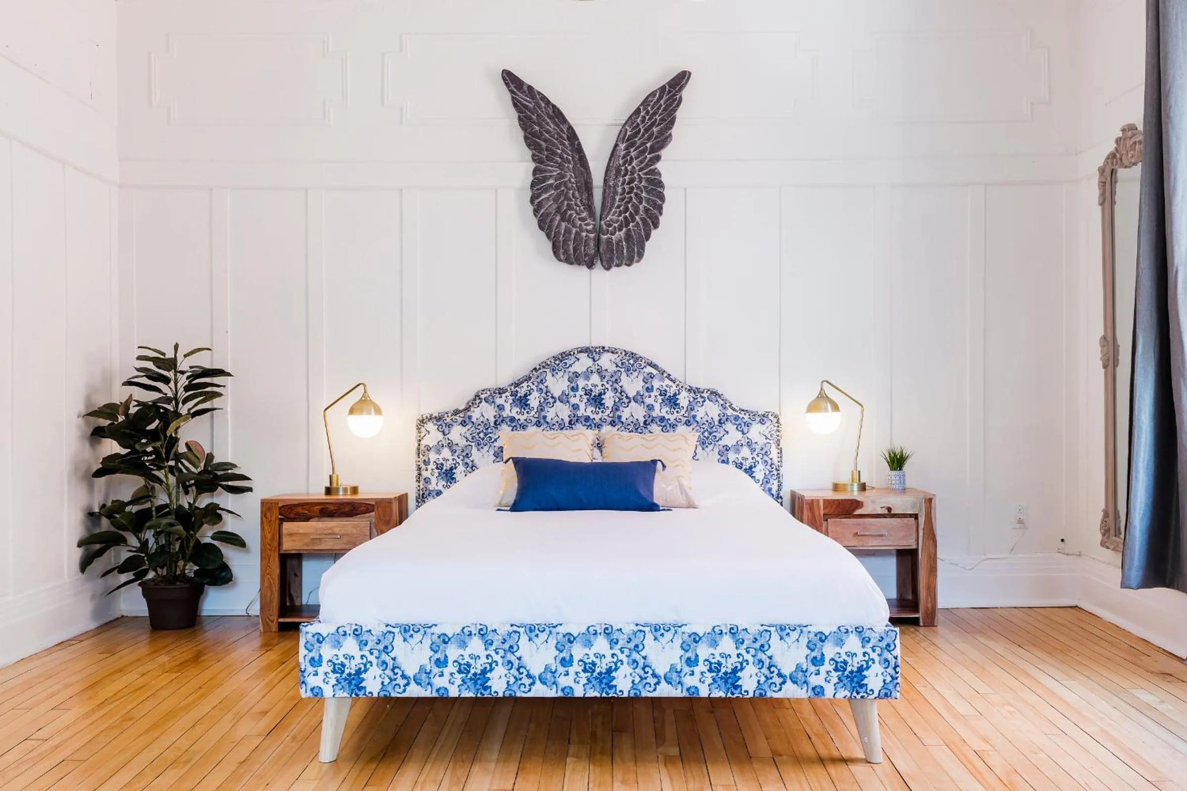 Bed in MTLVacationRentals -The Chic Laurier