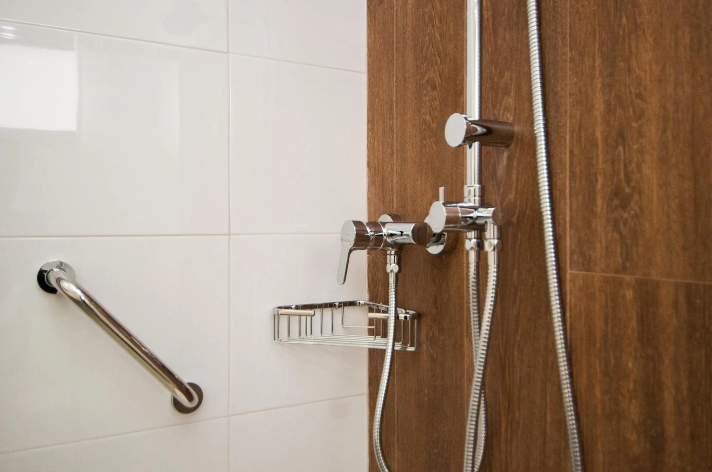 Shower in Hotel Censal