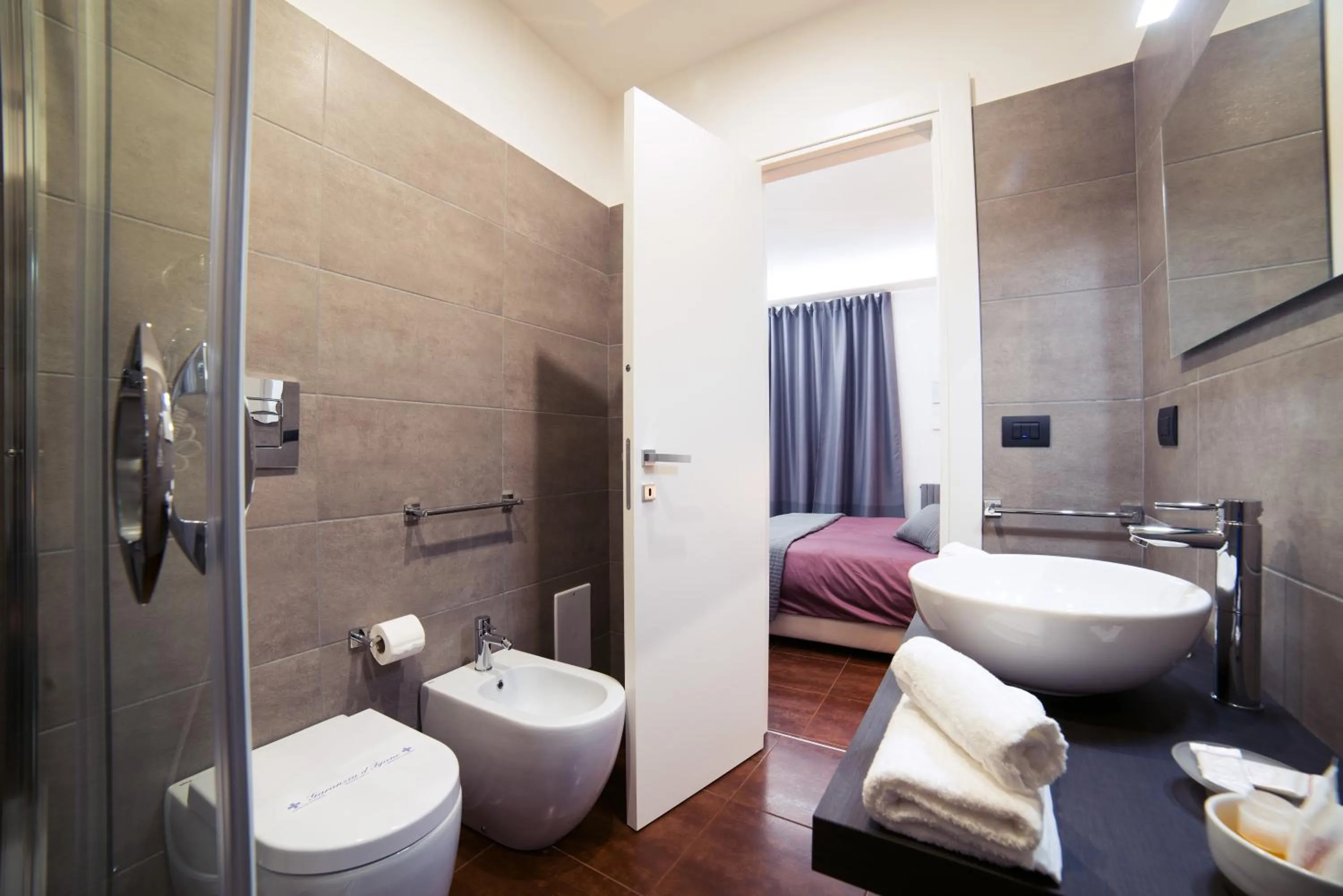 Shower in Glam House