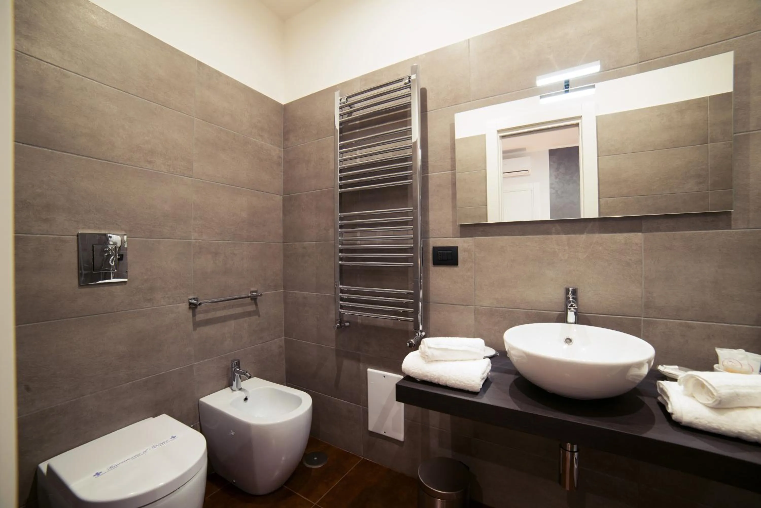 Shower in Glam House