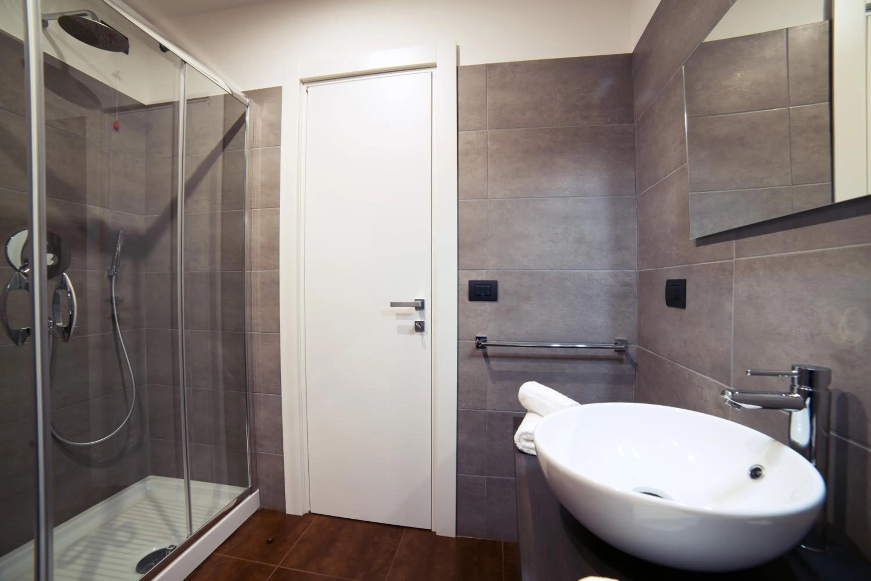 Shower in Glam House