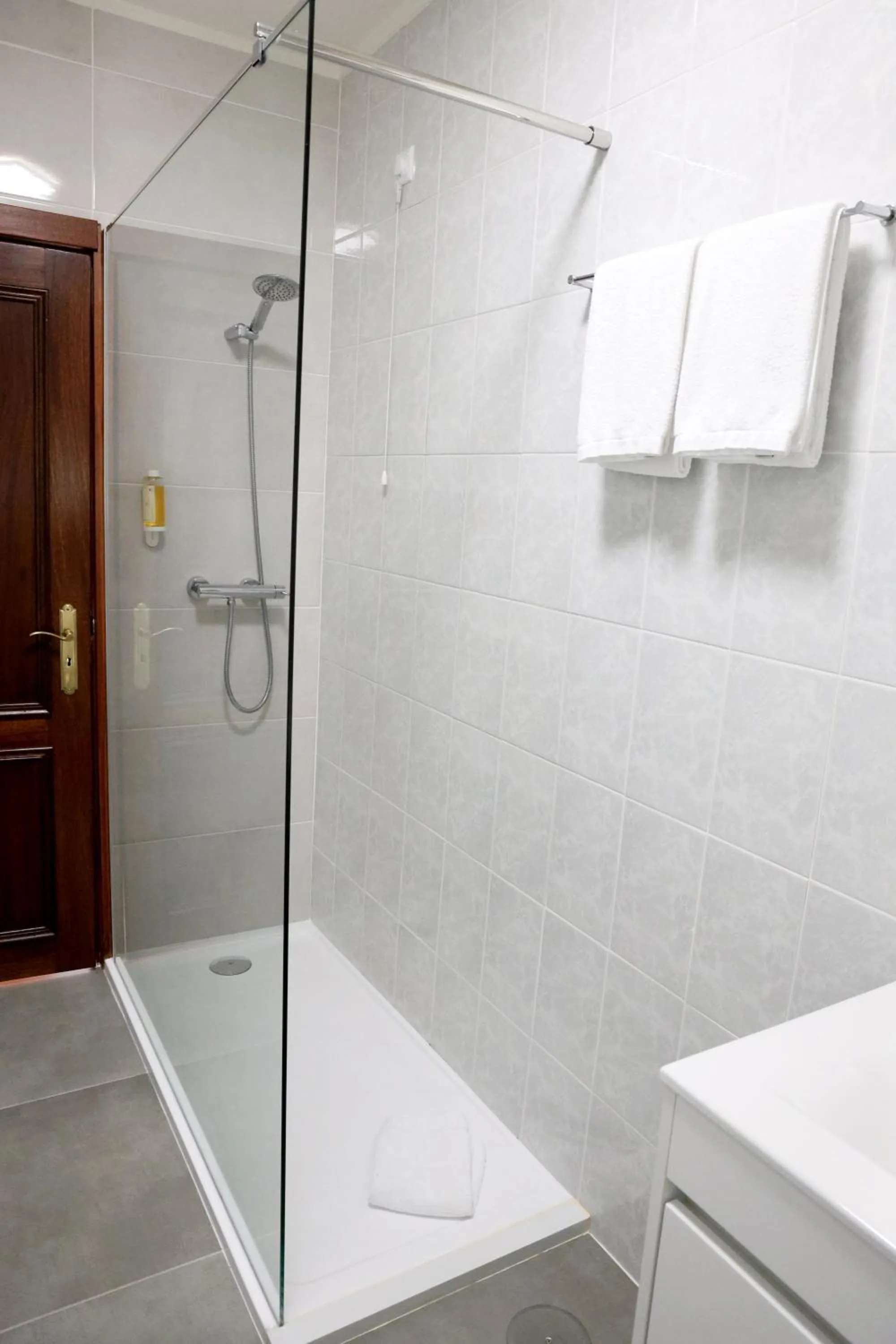 Shower in Hotel Ribadouro