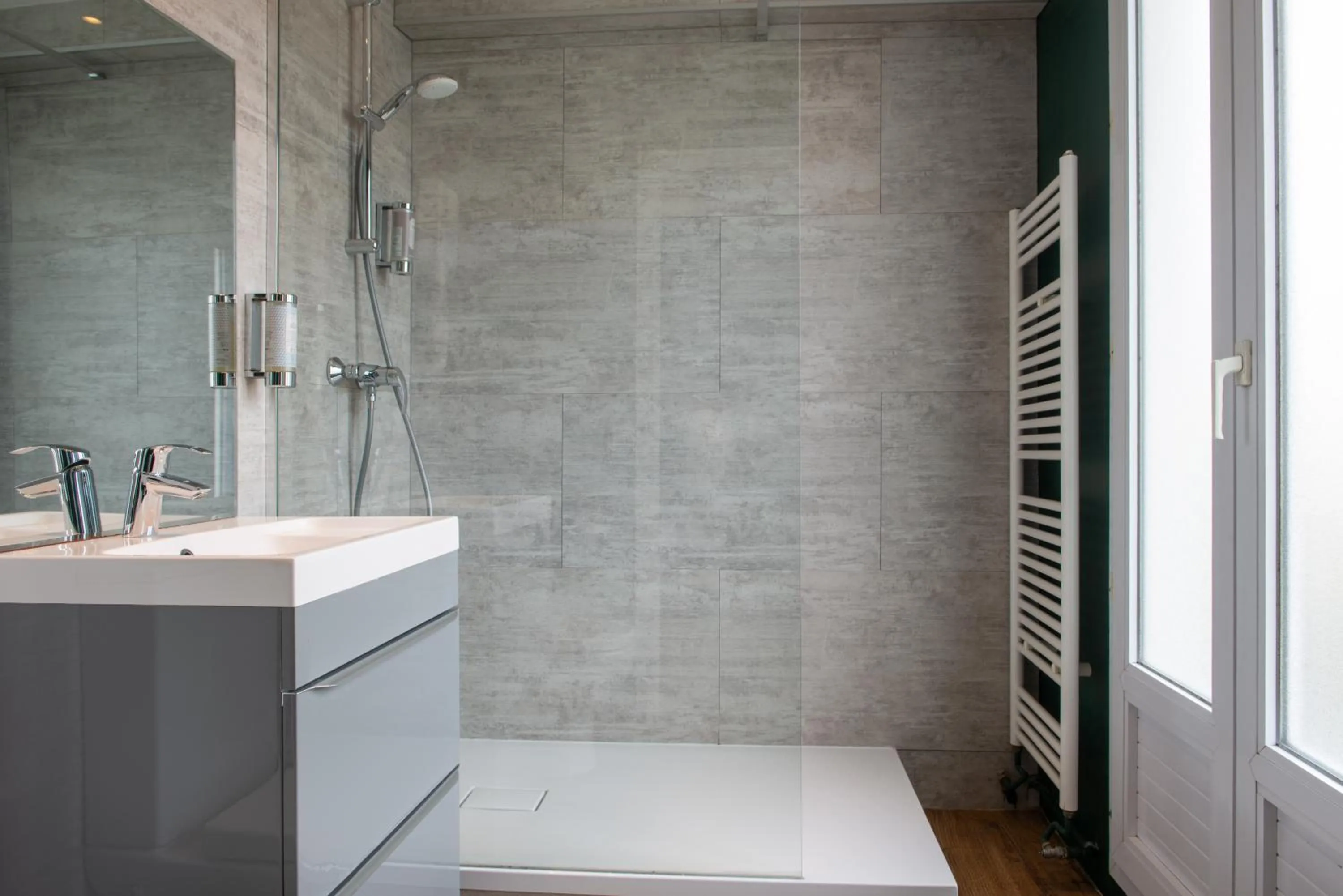 Bathroom in Hôtel Baldi by Magna Arbor