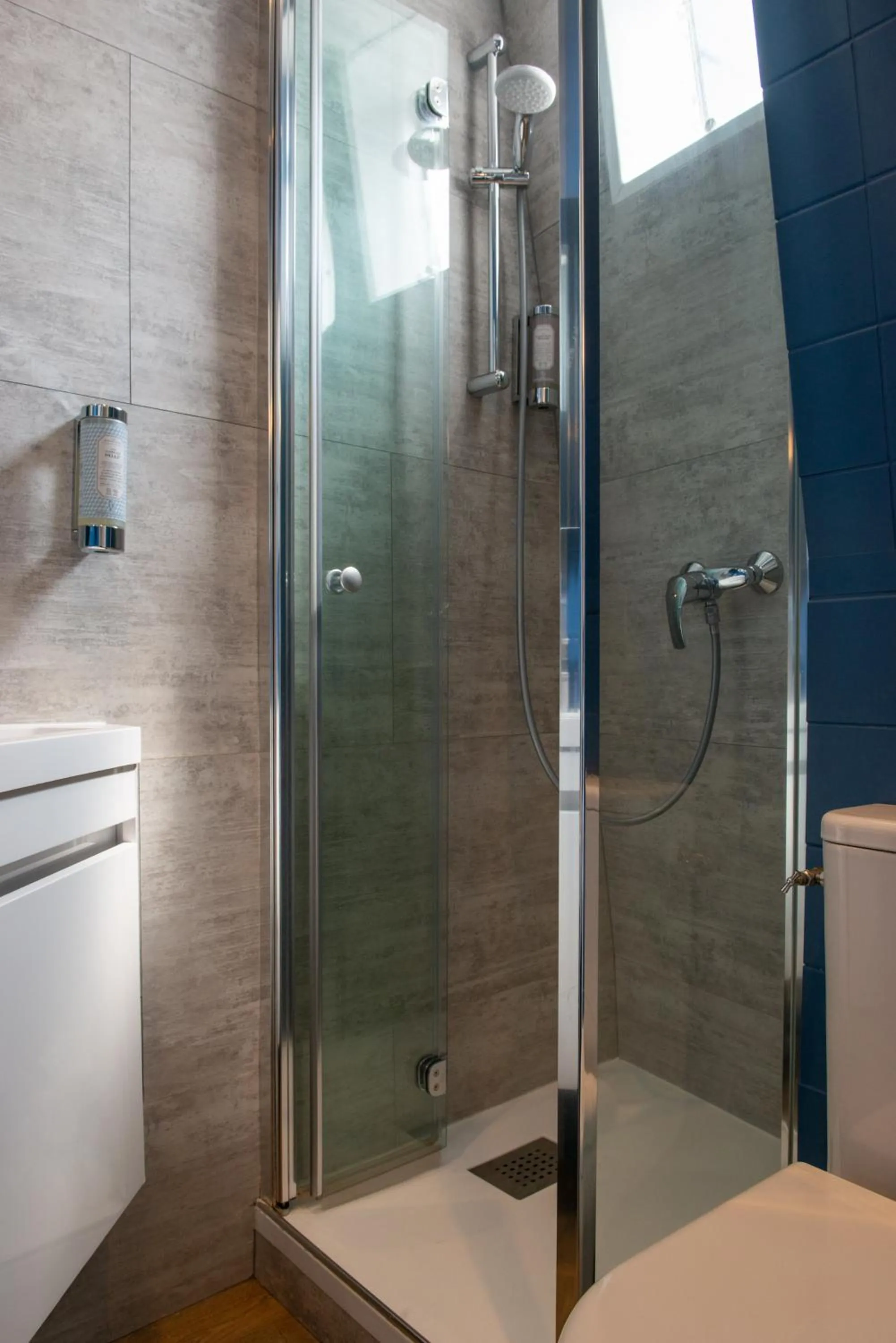 Bathroom in Hôtel Baldi by Magna Arbor