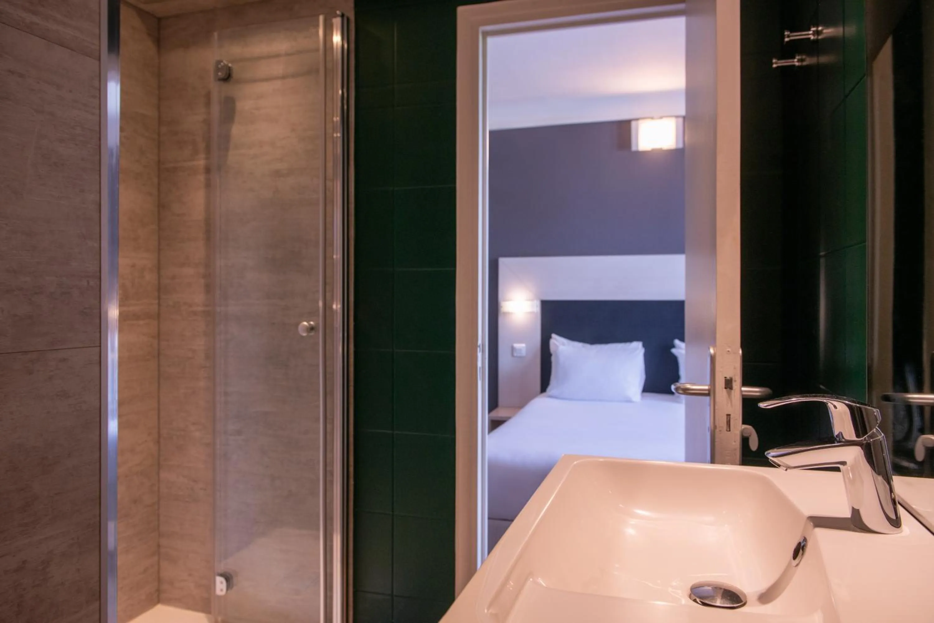Bathroom, Bed in Hôtel Baldi by Magna Arbor