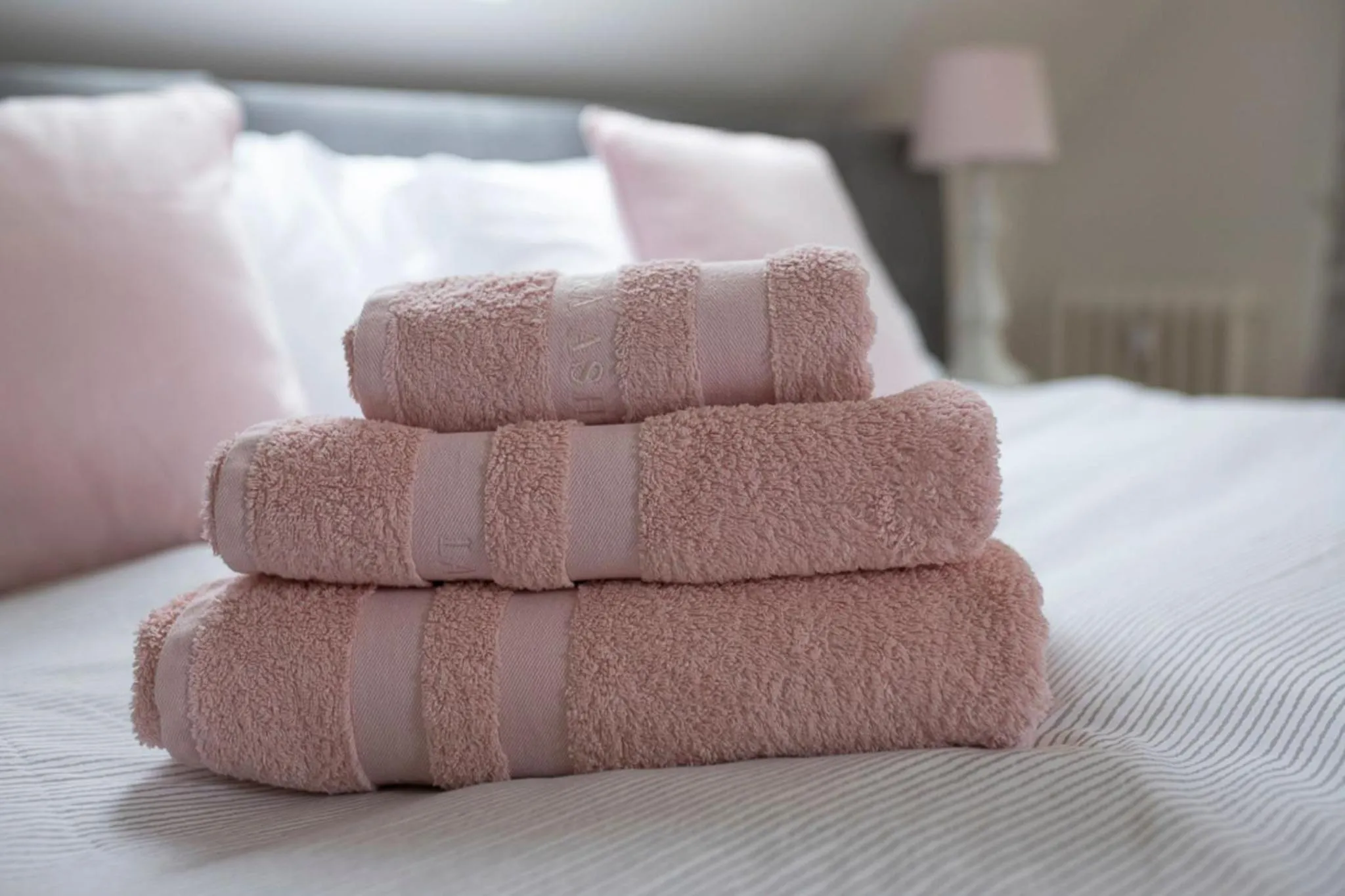 Bedroom, Bed in Bay Tree Cottage