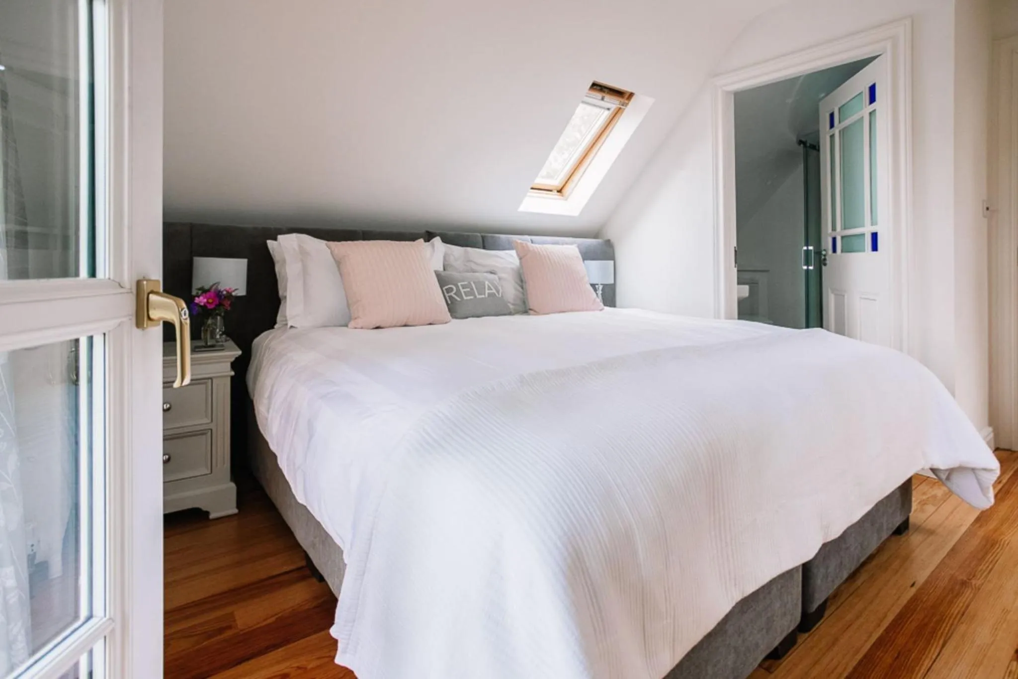 Bedroom, Bed in Bay Tree Cottage