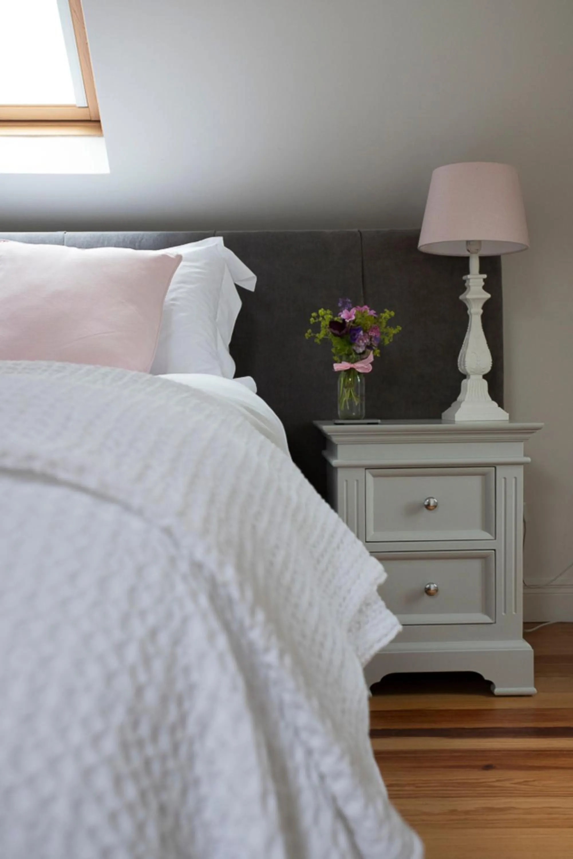Bedroom, Bed in Bay Tree Cottage