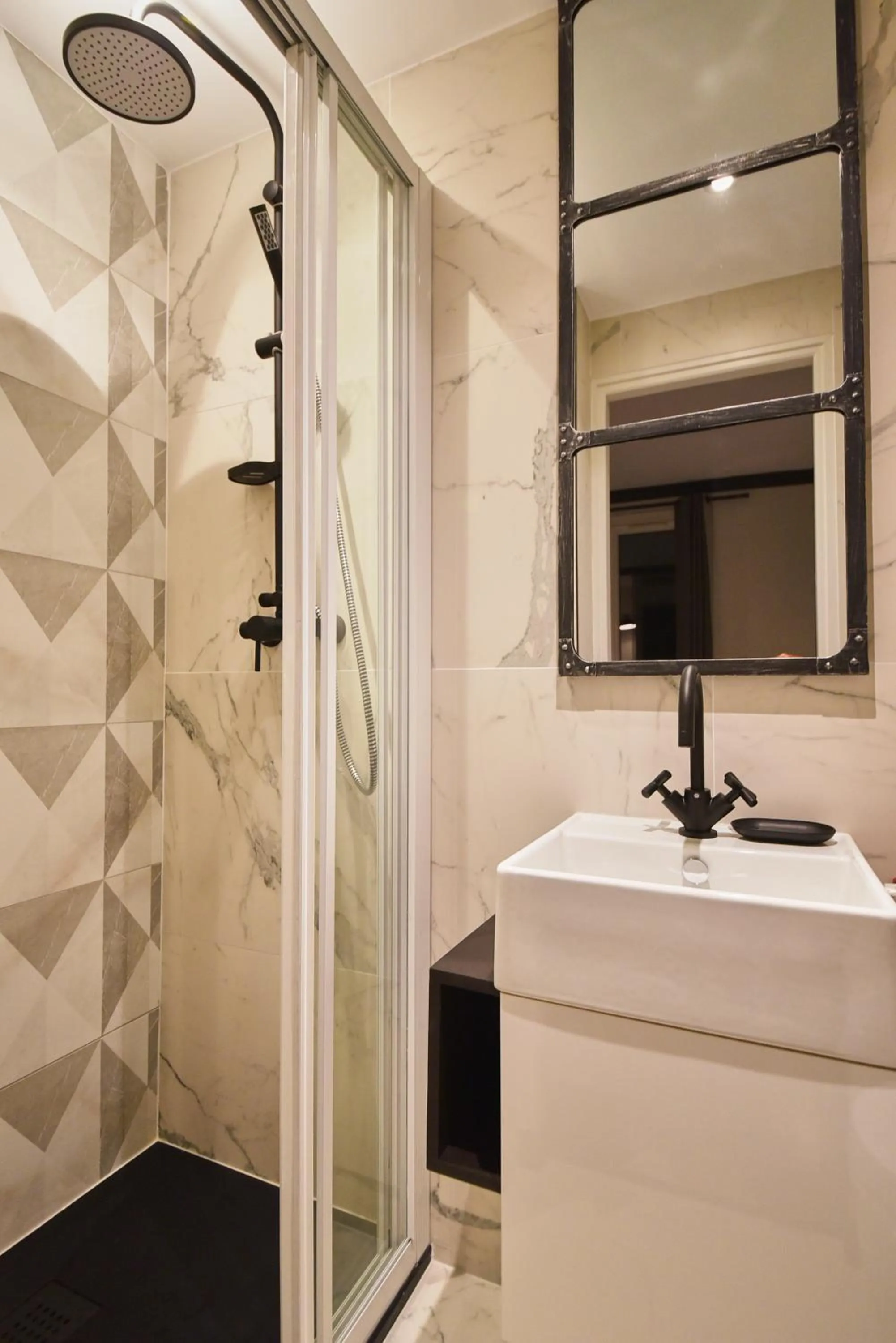 Bathroom in Madrigal