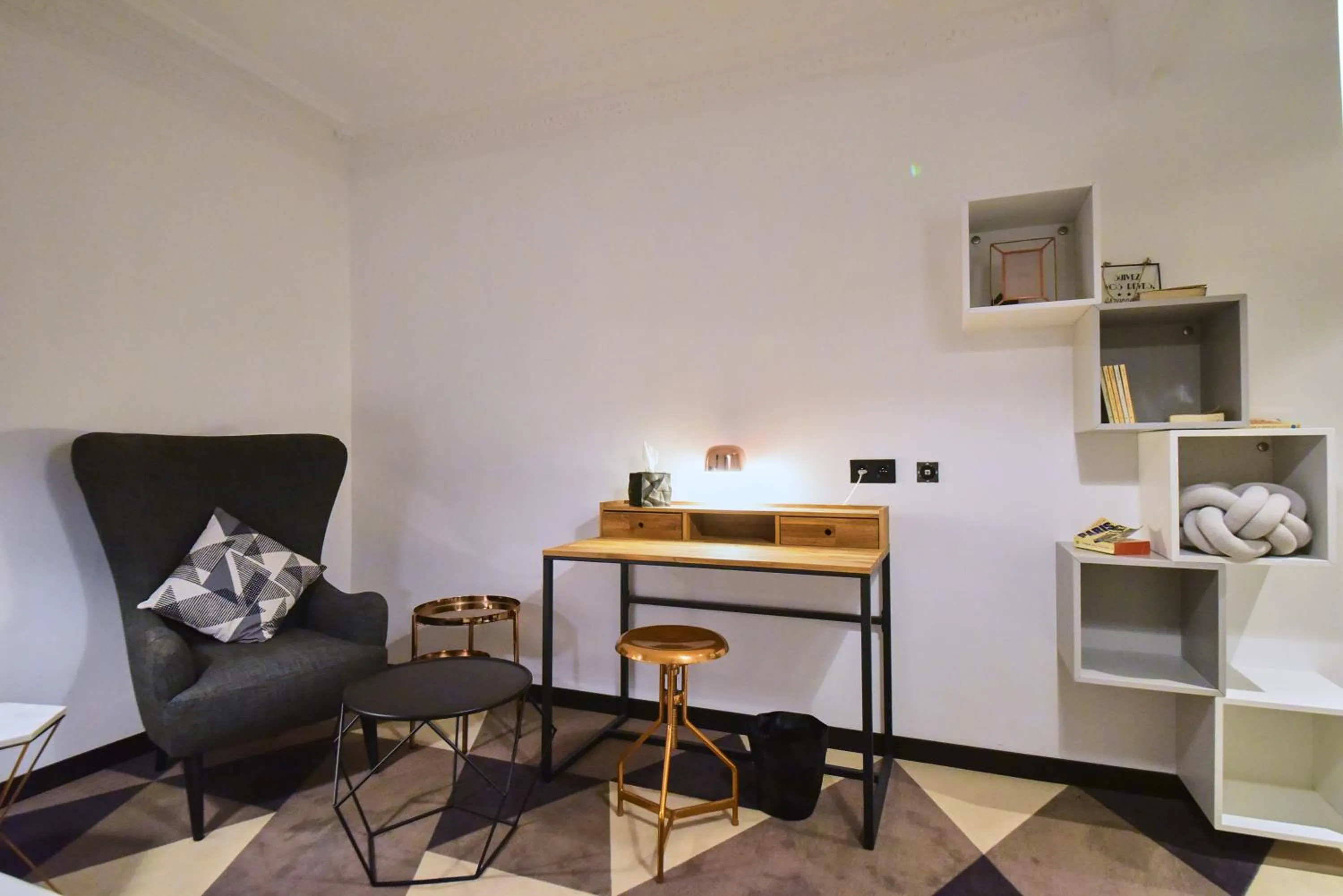 Seating area in Madrigal