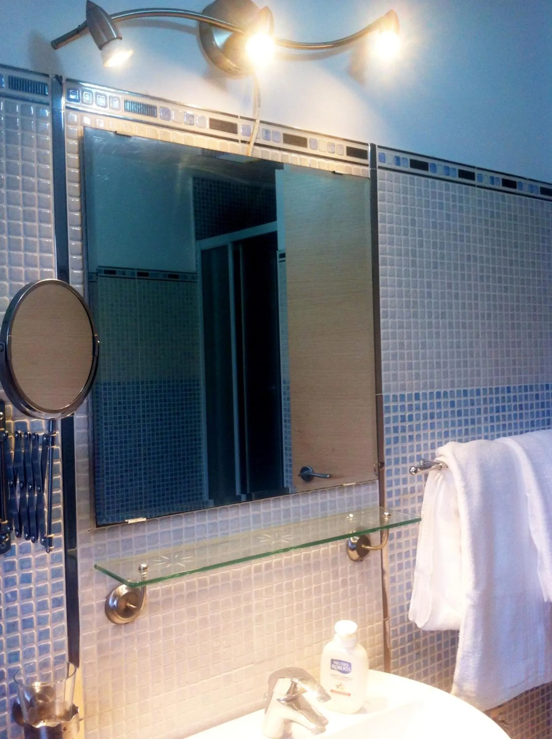 Bathroom in Casablanca Bed & Breakfast