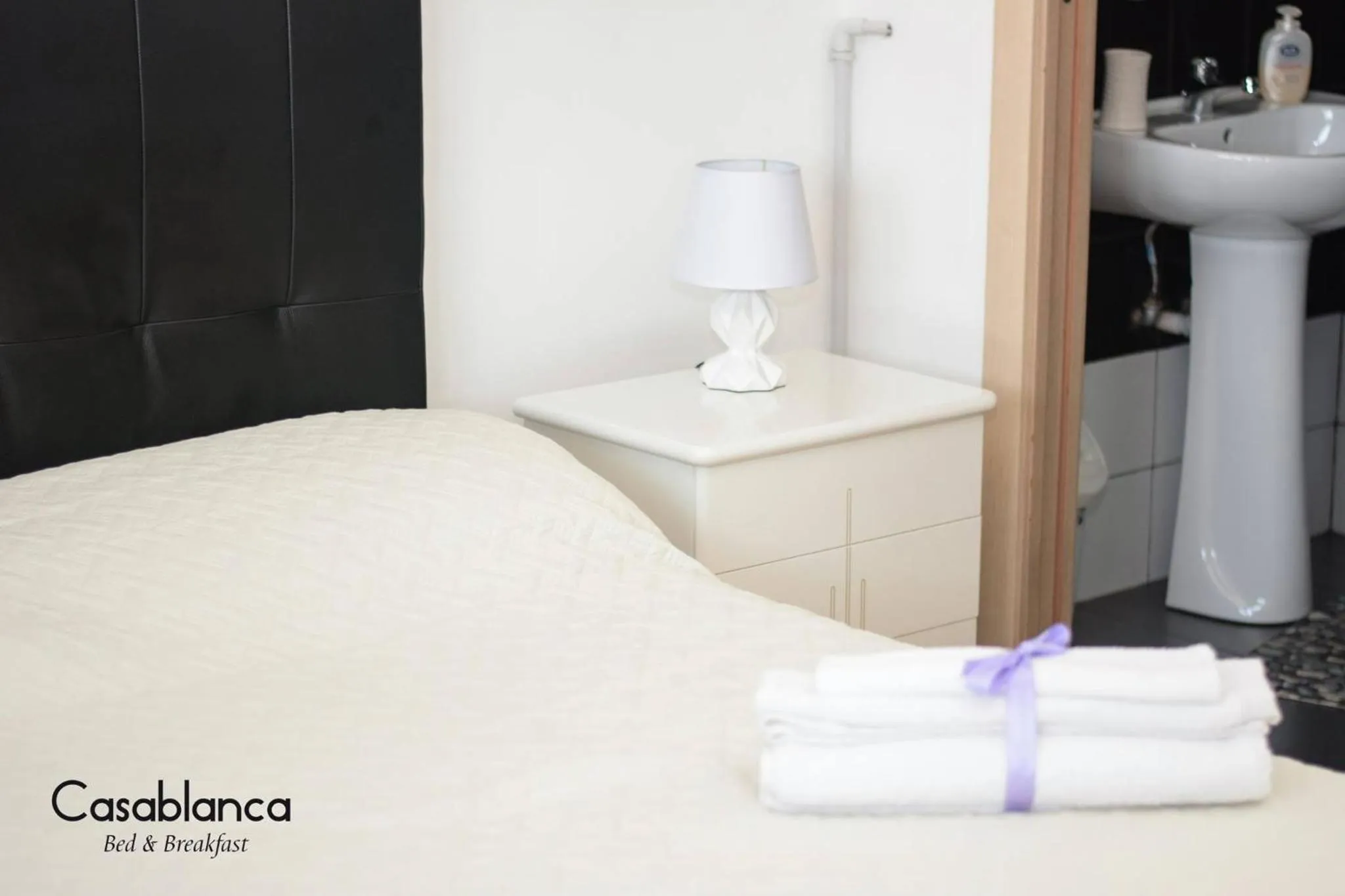 Photo of the whole room, Bed in Casablanca Bed & Breakfast