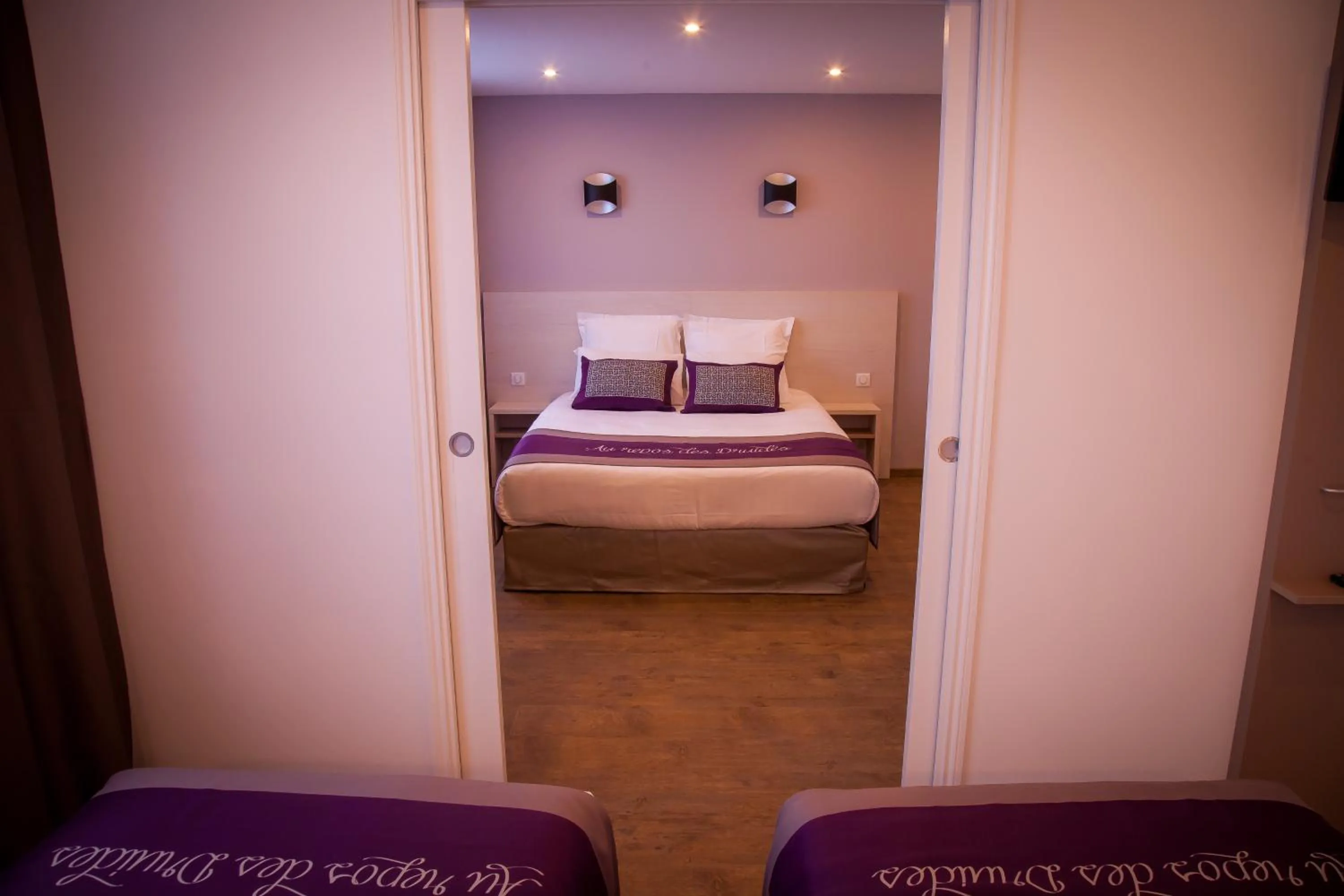 Bedroom, Bed in The Originals City, le Relais des Carnutes Brezolles Verneuil sur Avre