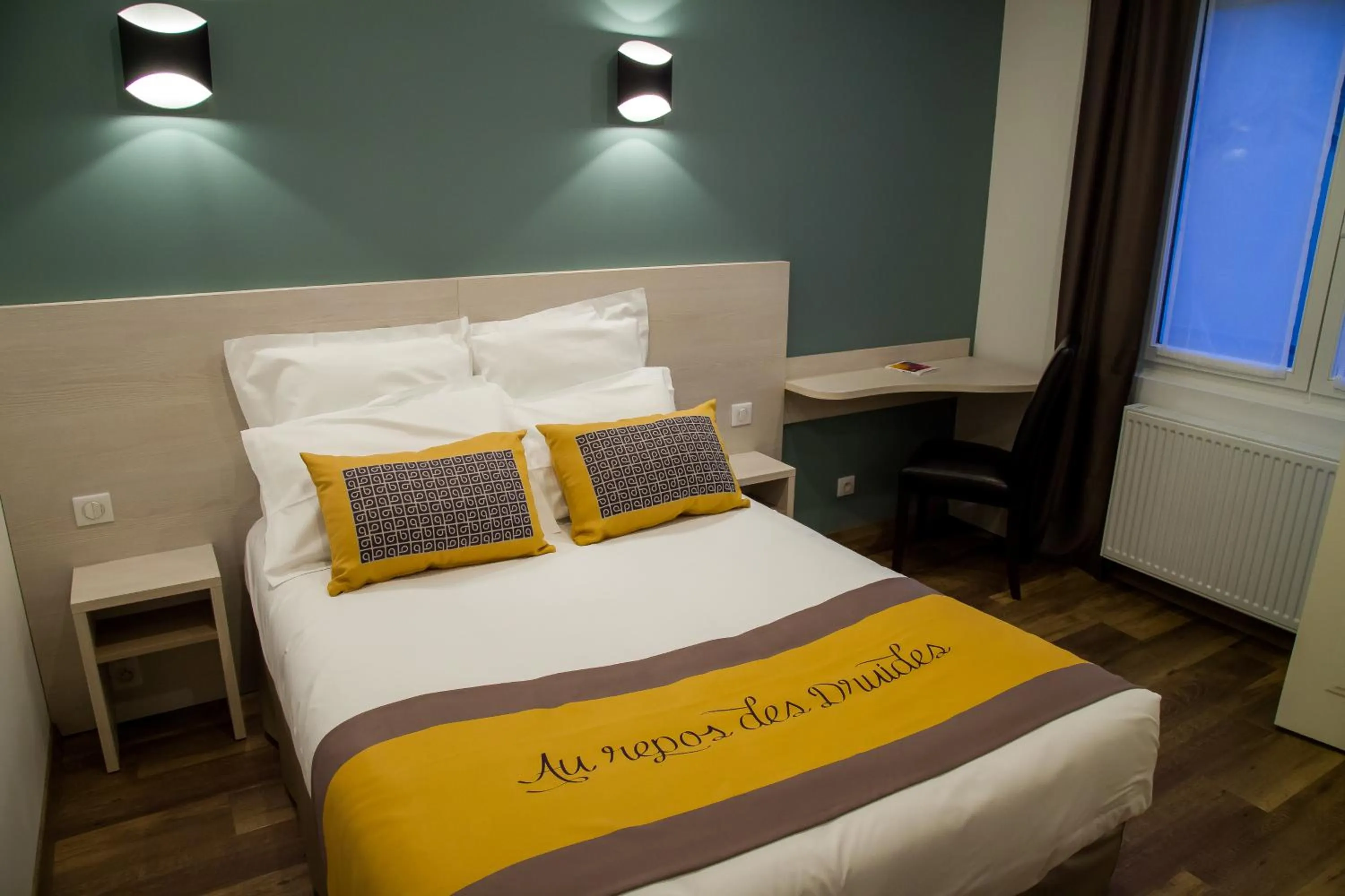Bed in The Originals City, le Relais des Carnutes Brezolles Verneuil sur Avre