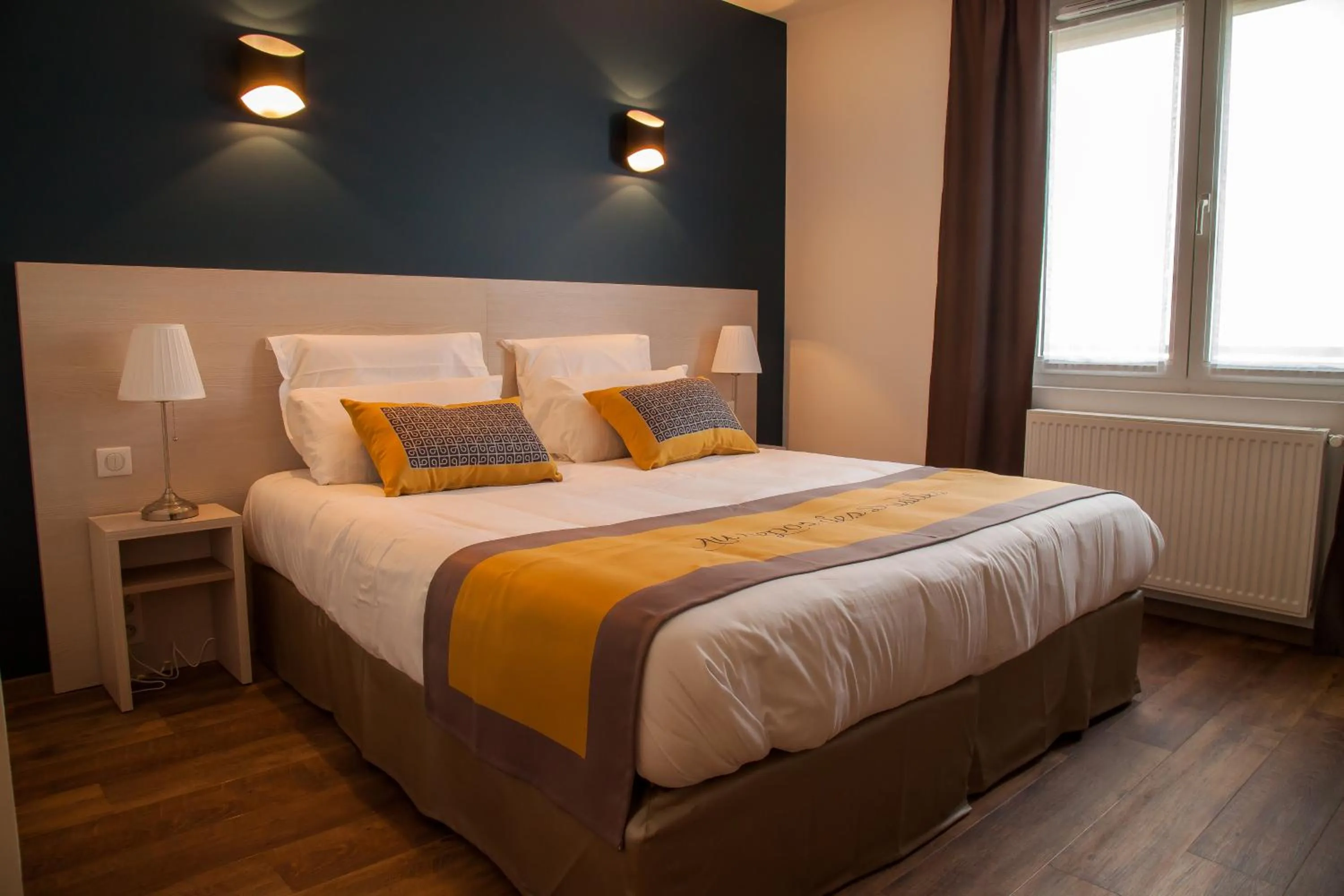 Photo of the whole room, Bed in The Originals City, le Relais des Carnutes Brezolles Verneuil sur Avre