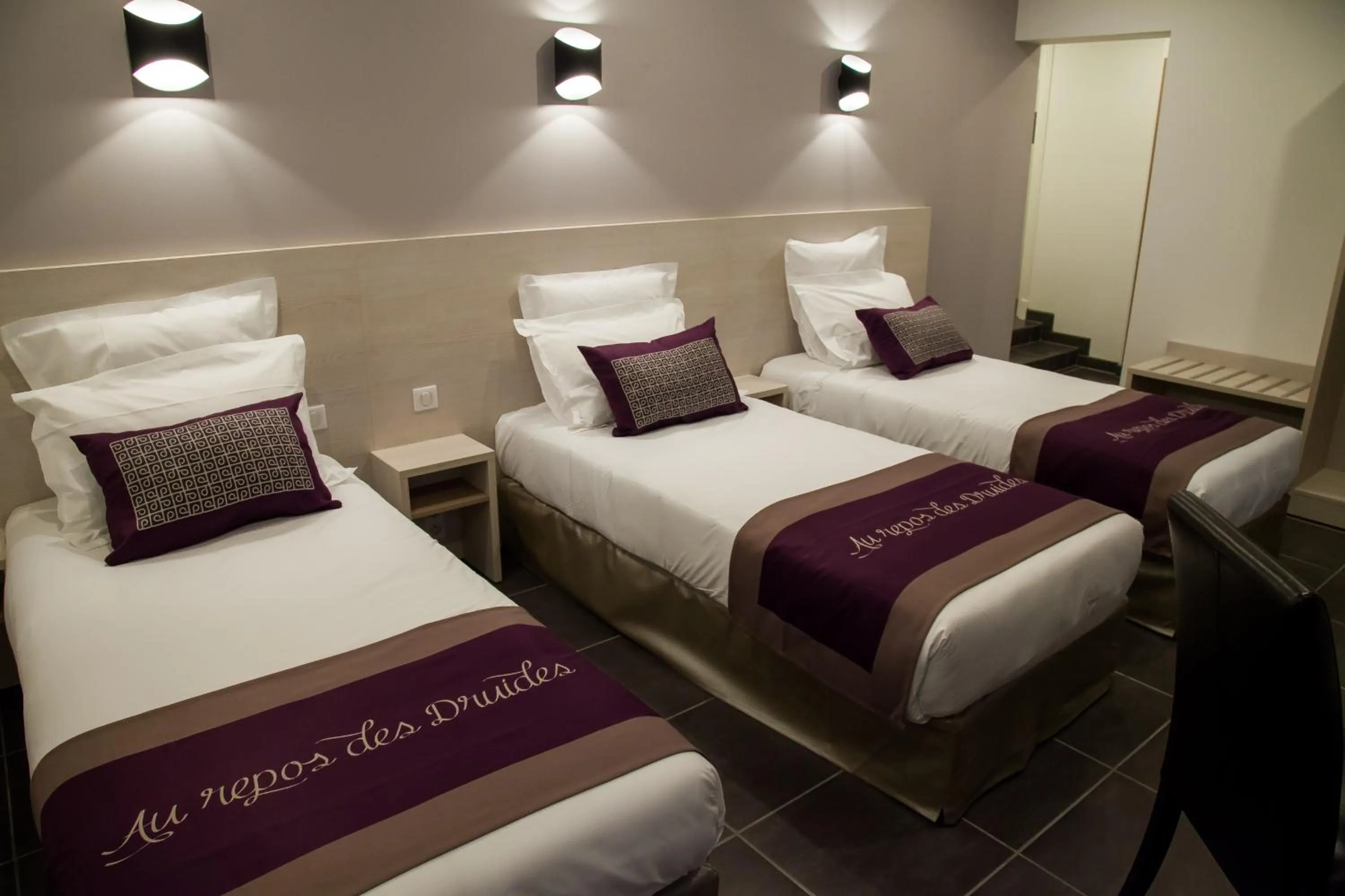 Photo of the whole room, Bed in The Originals City, le Relais des Carnutes Brezolles Verneuil sur Avre