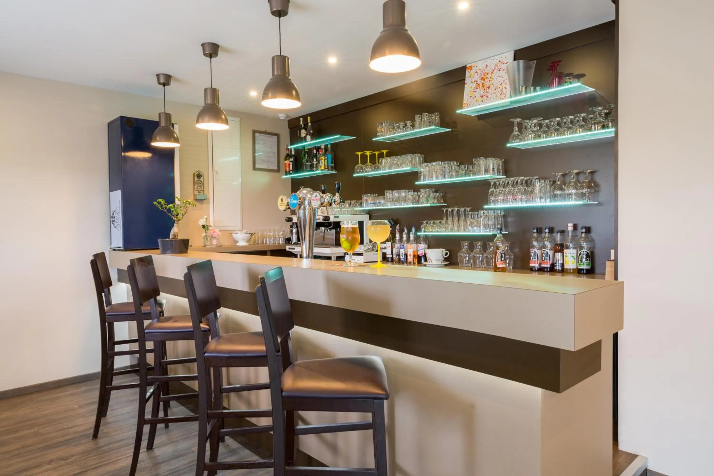 Lounge or bar in The Originals City, le Relais des Carnutes Brezolles Verneuil sur Avre