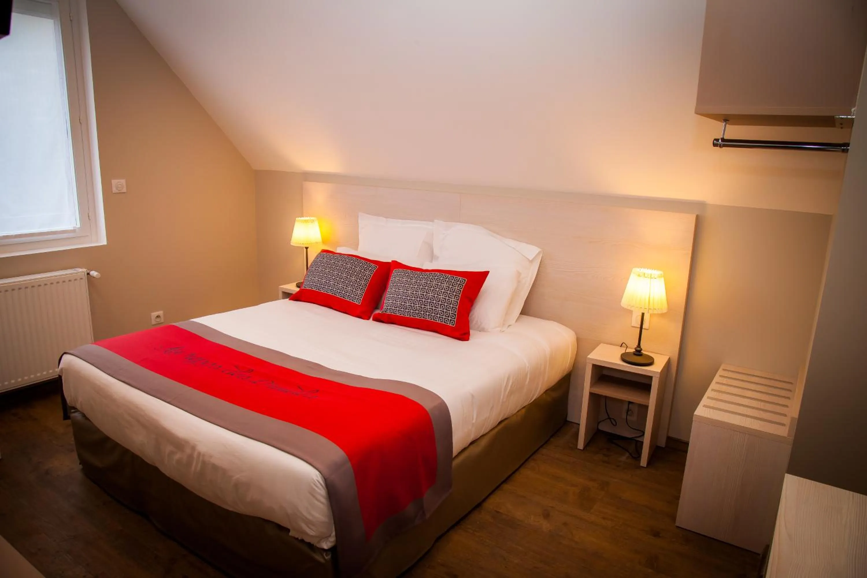 Photo of the whole room, Bed in The Originals City, le Relais des Carnutes Brezolles Verneuil sur Avre