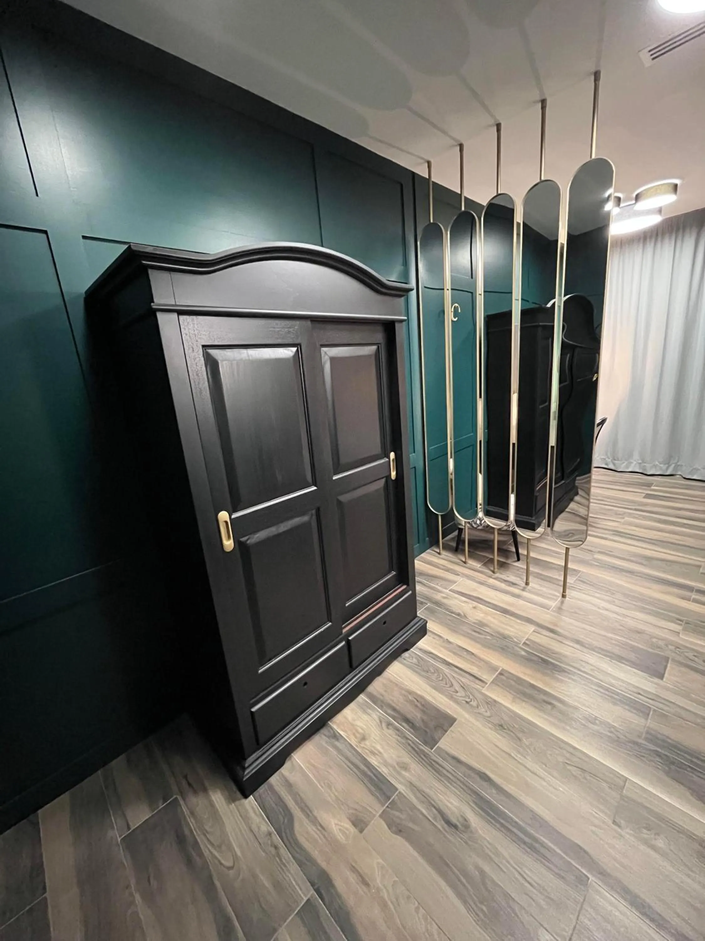 wardrobe in Al Boschetto