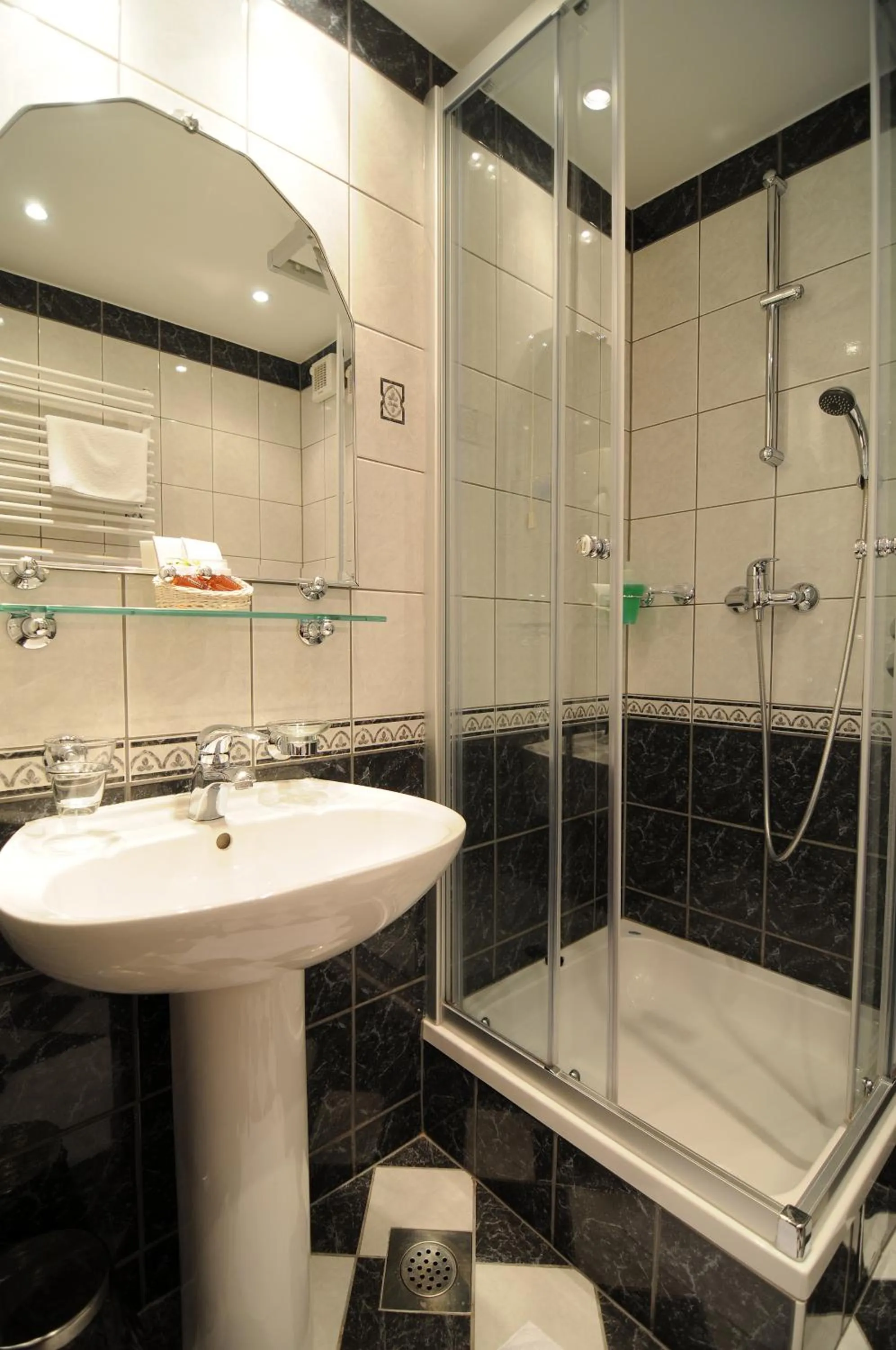 Shower in Hotel Rosina