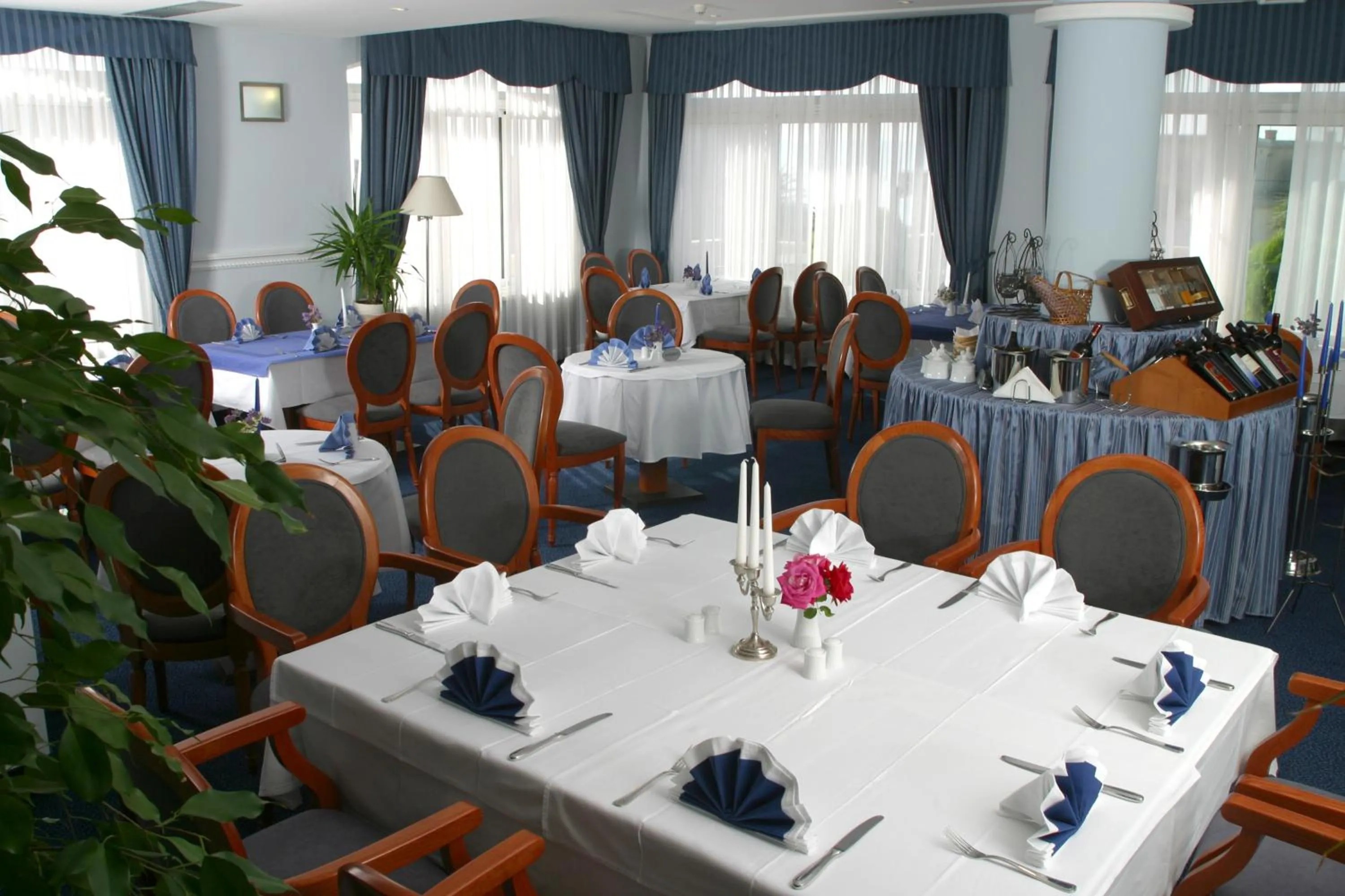 Restaurant/places to eat in Hotel Rosina
