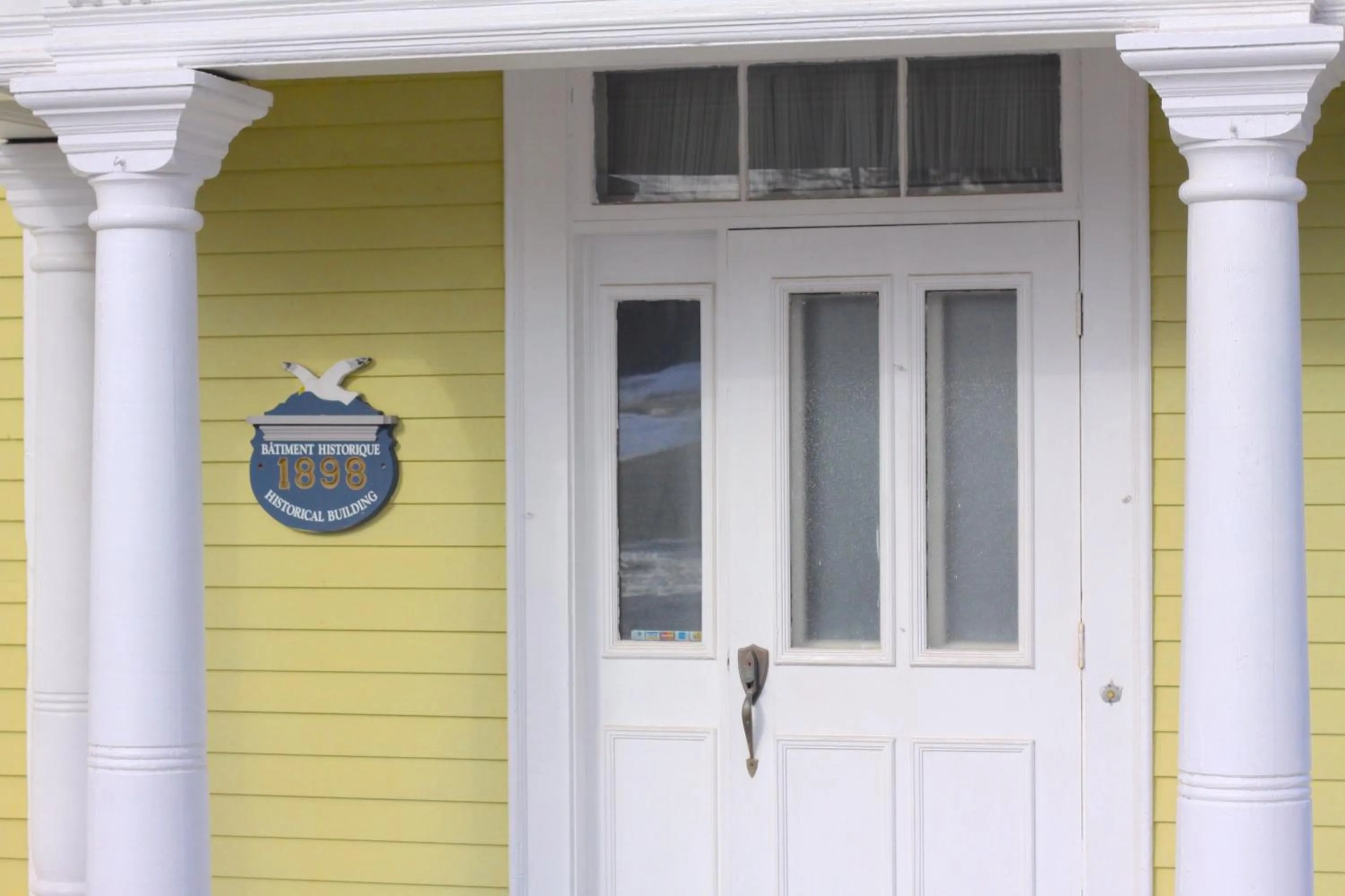 Facade/entrance in Le Griffon