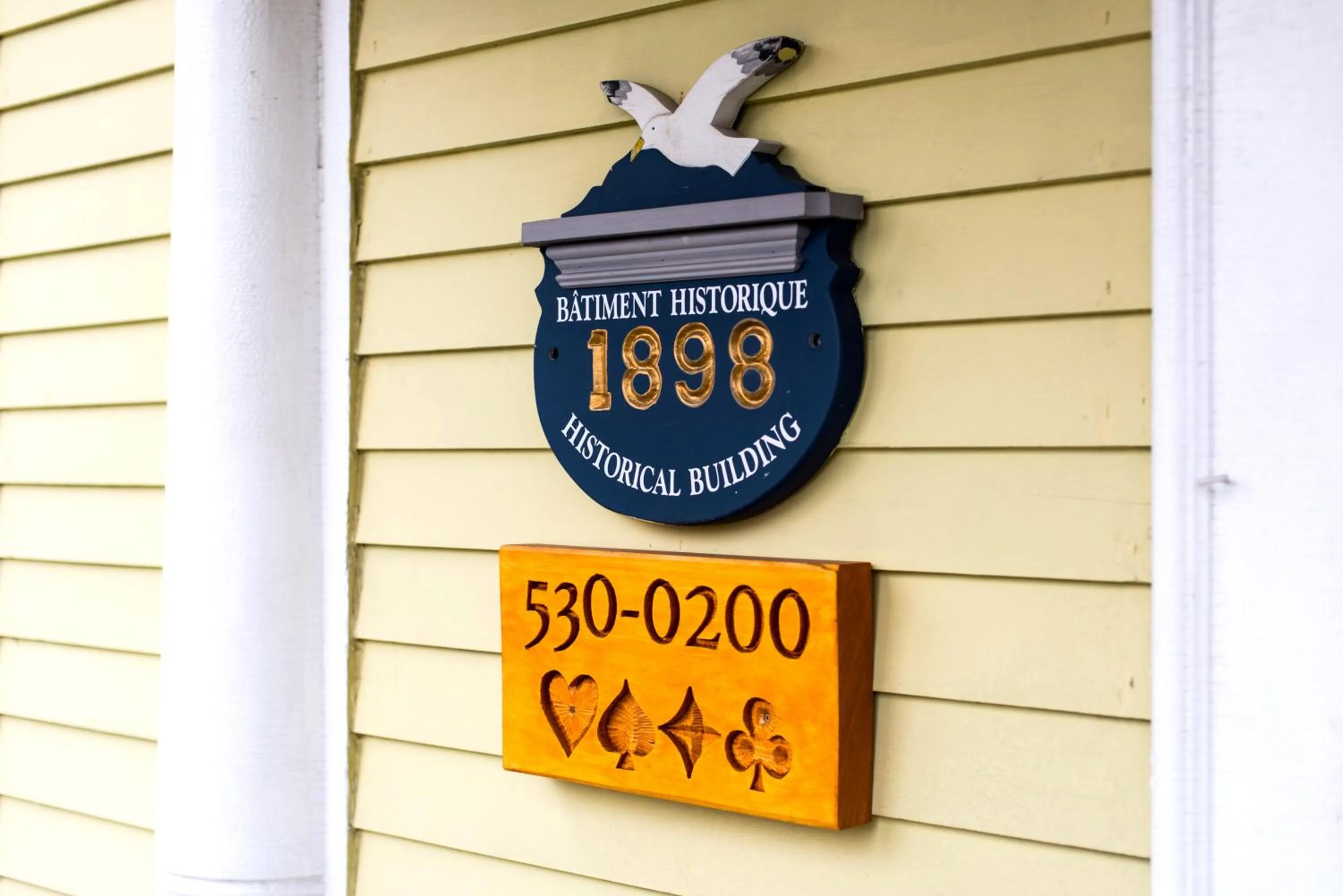 Logo/Certificate/Sign in Le Griffon