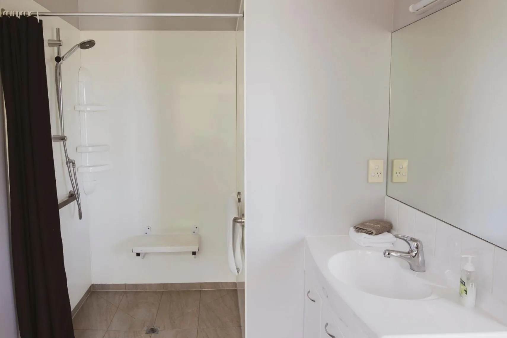 Twin Room - single occupancy - Disability Access in Awatea Country Bed & Breakfast