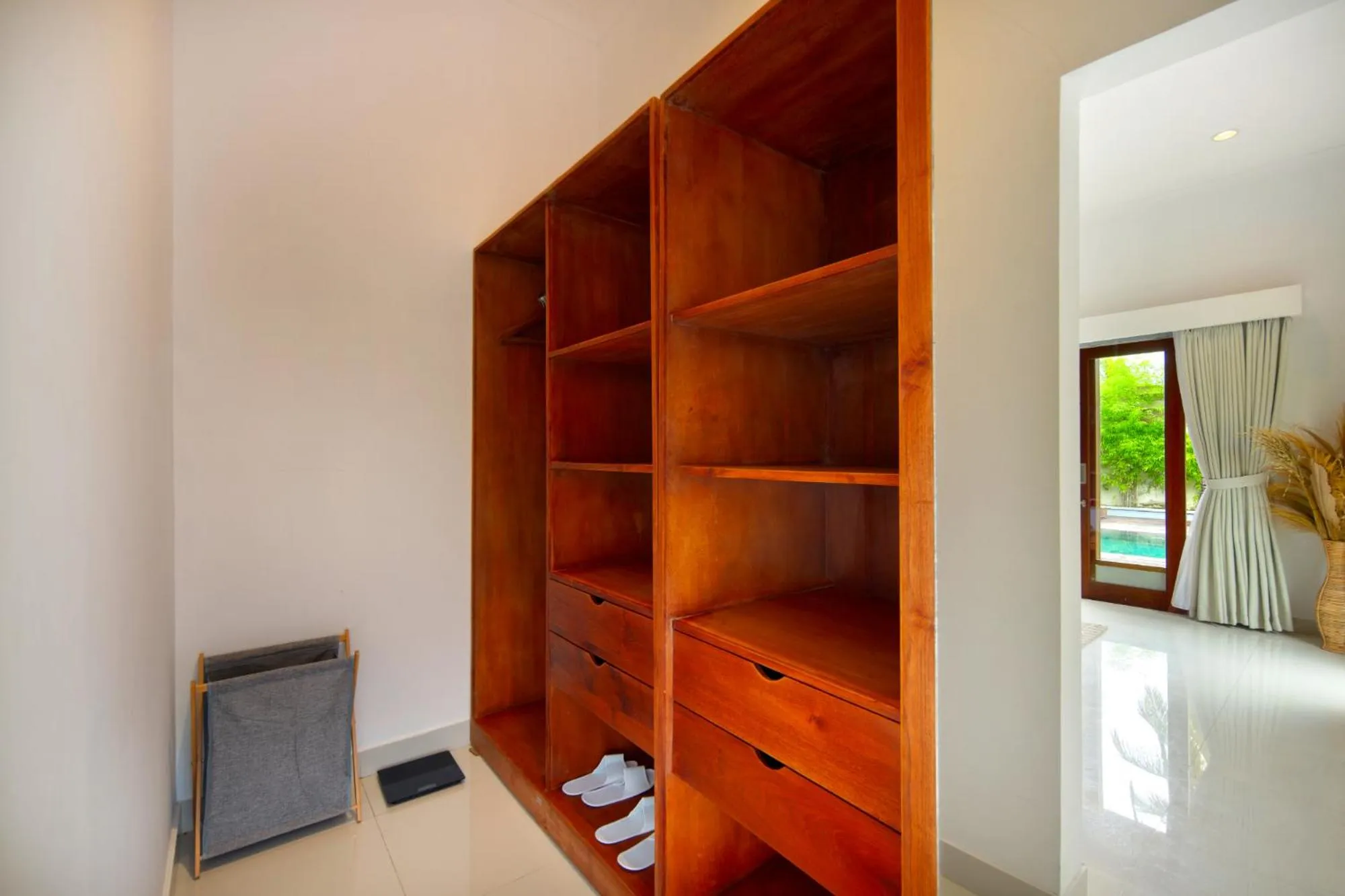 wardrobe in Utara Villas