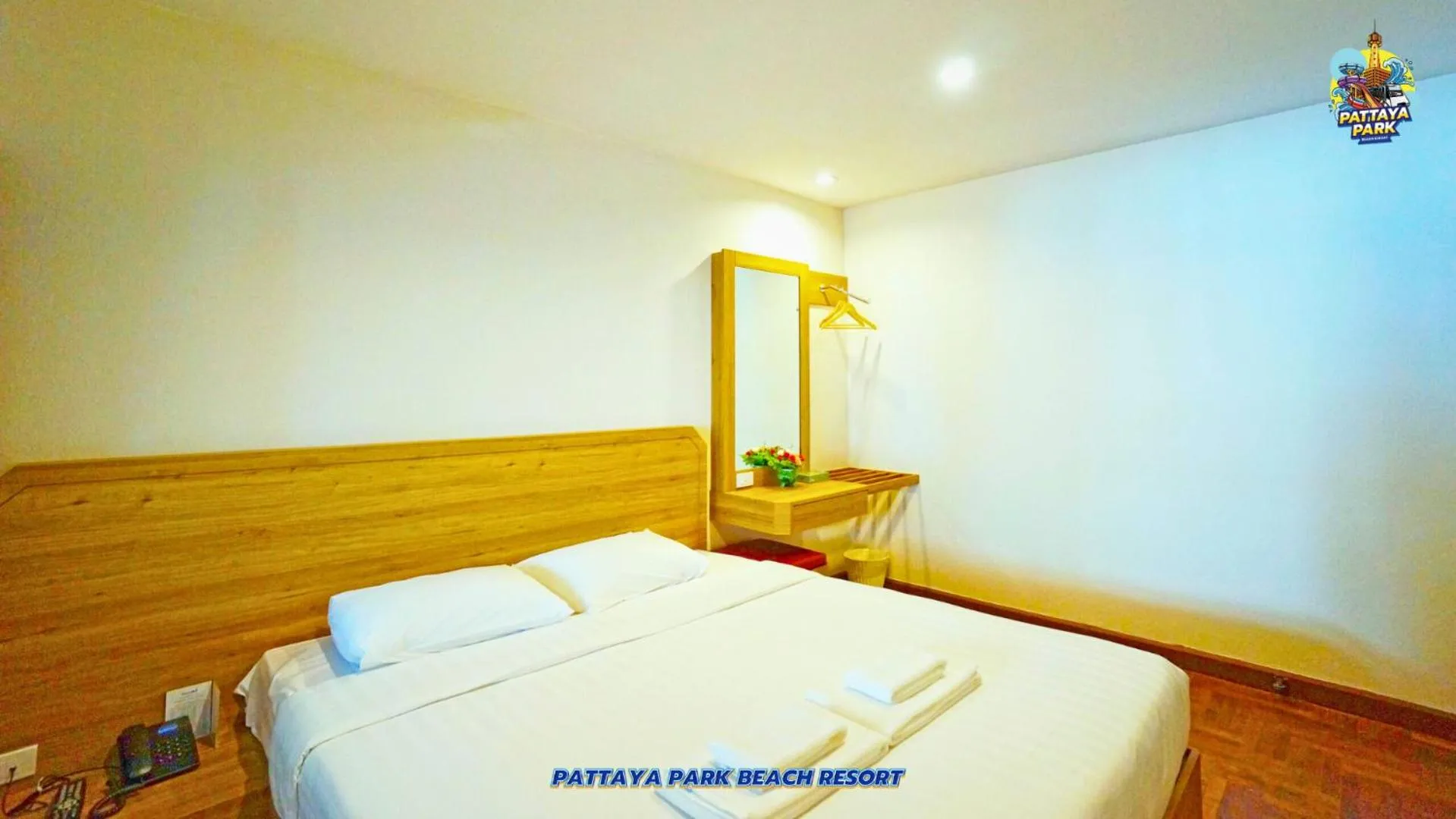 Bedroom, Bed in Pattaya Park Beach Resort