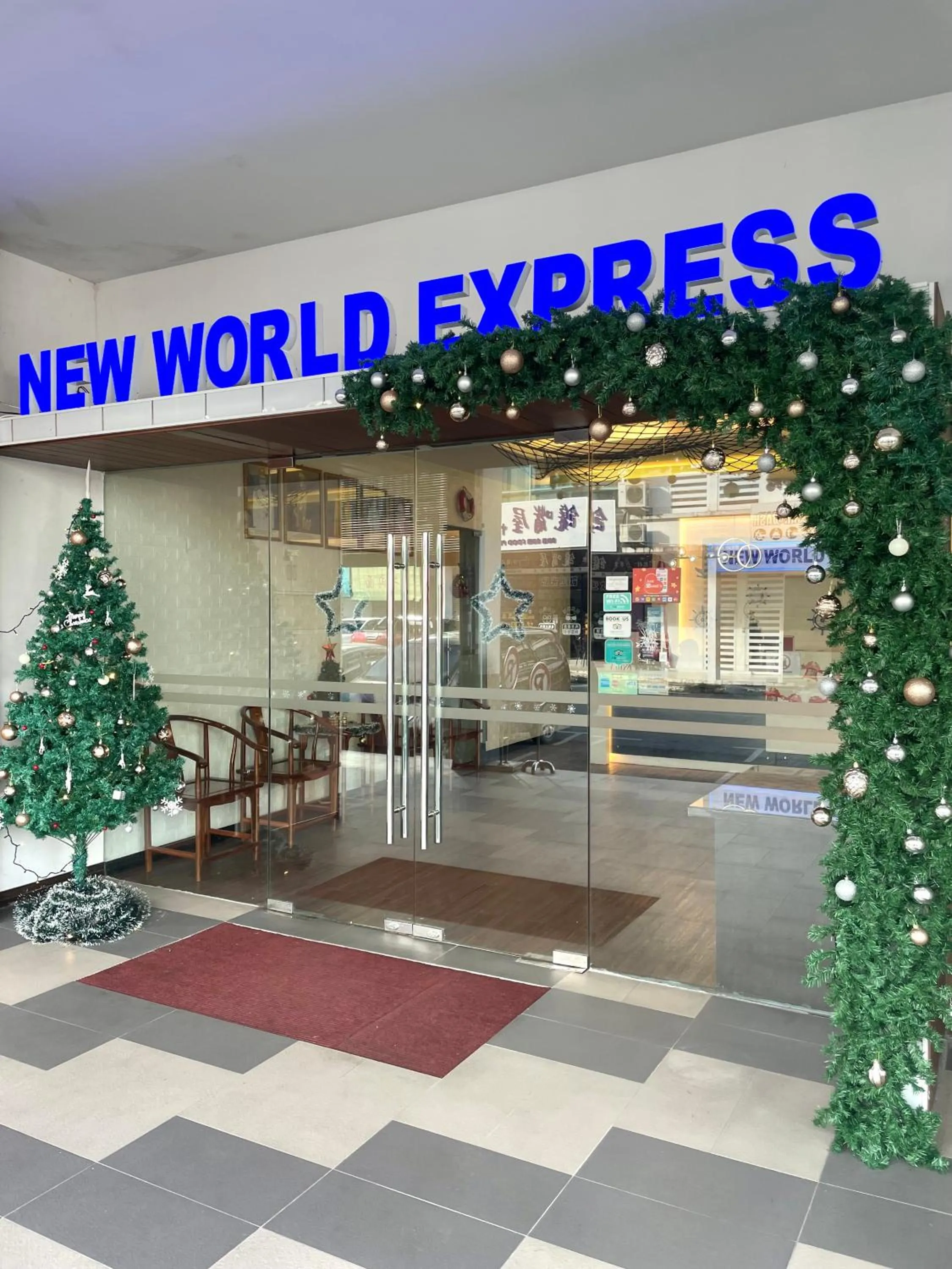Facade/entrance in New World Express Motel